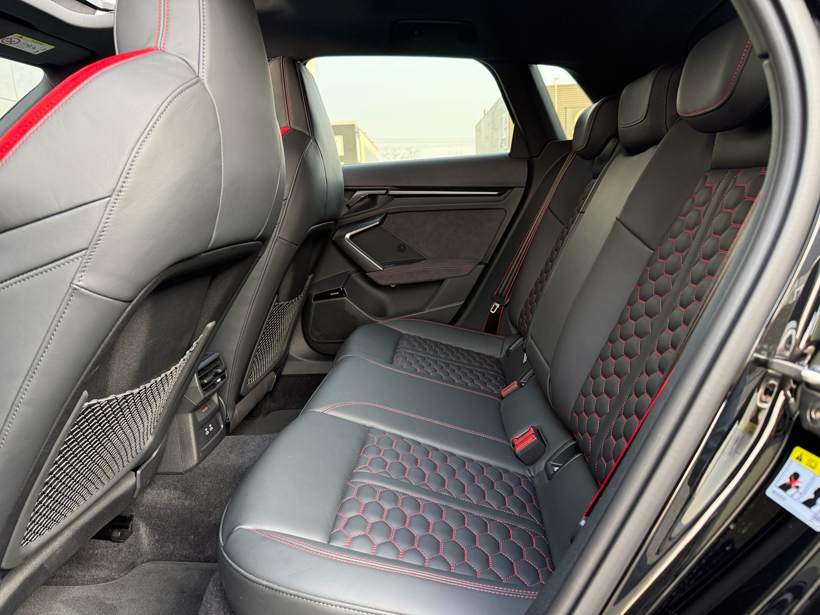 AUDI RS3 Sportback 2.5 TSI quattro S-tronic-image-11