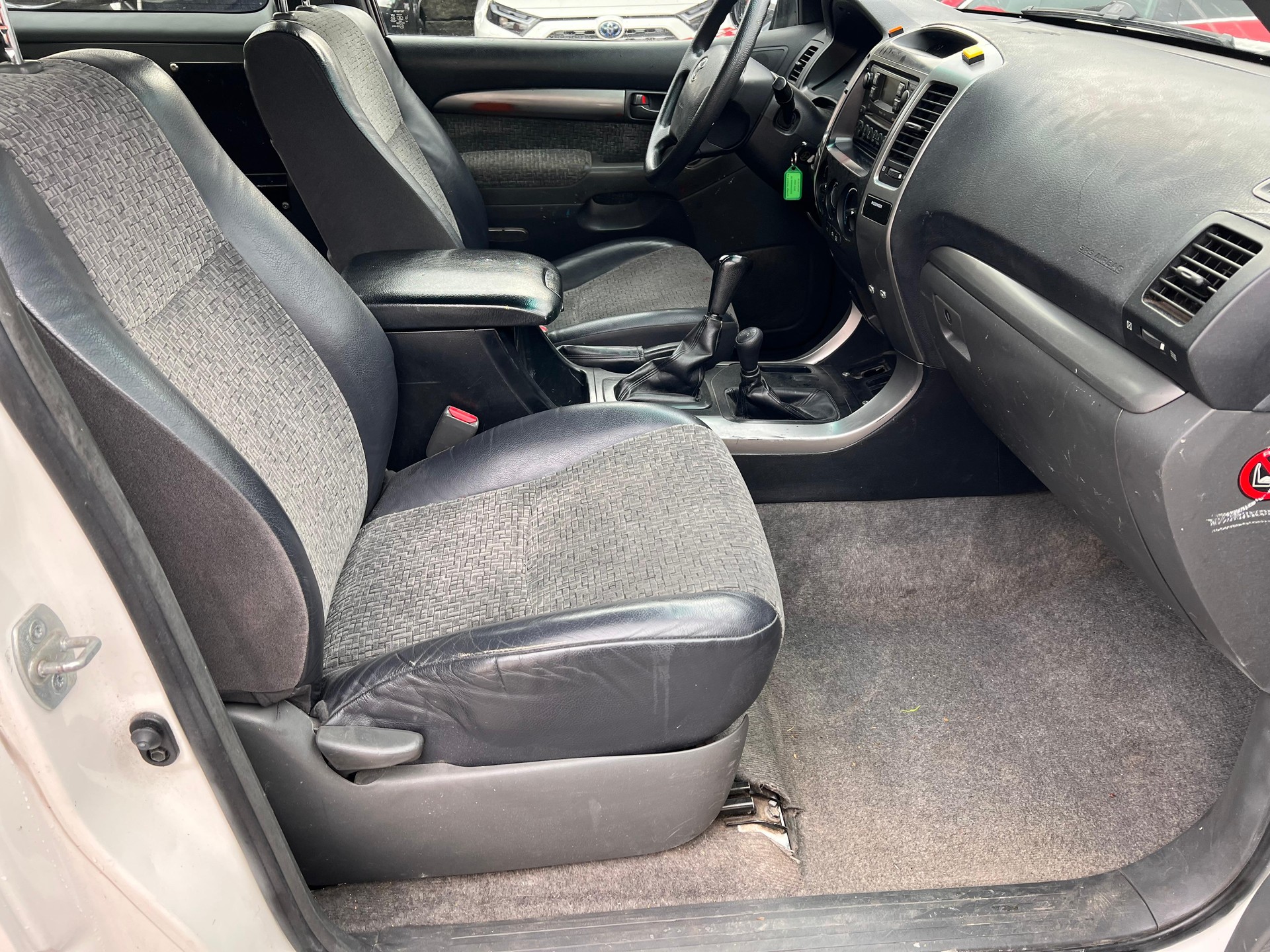 TOYOTA Land Cruiser 3.0 D-4D Linea Terra-image-10
