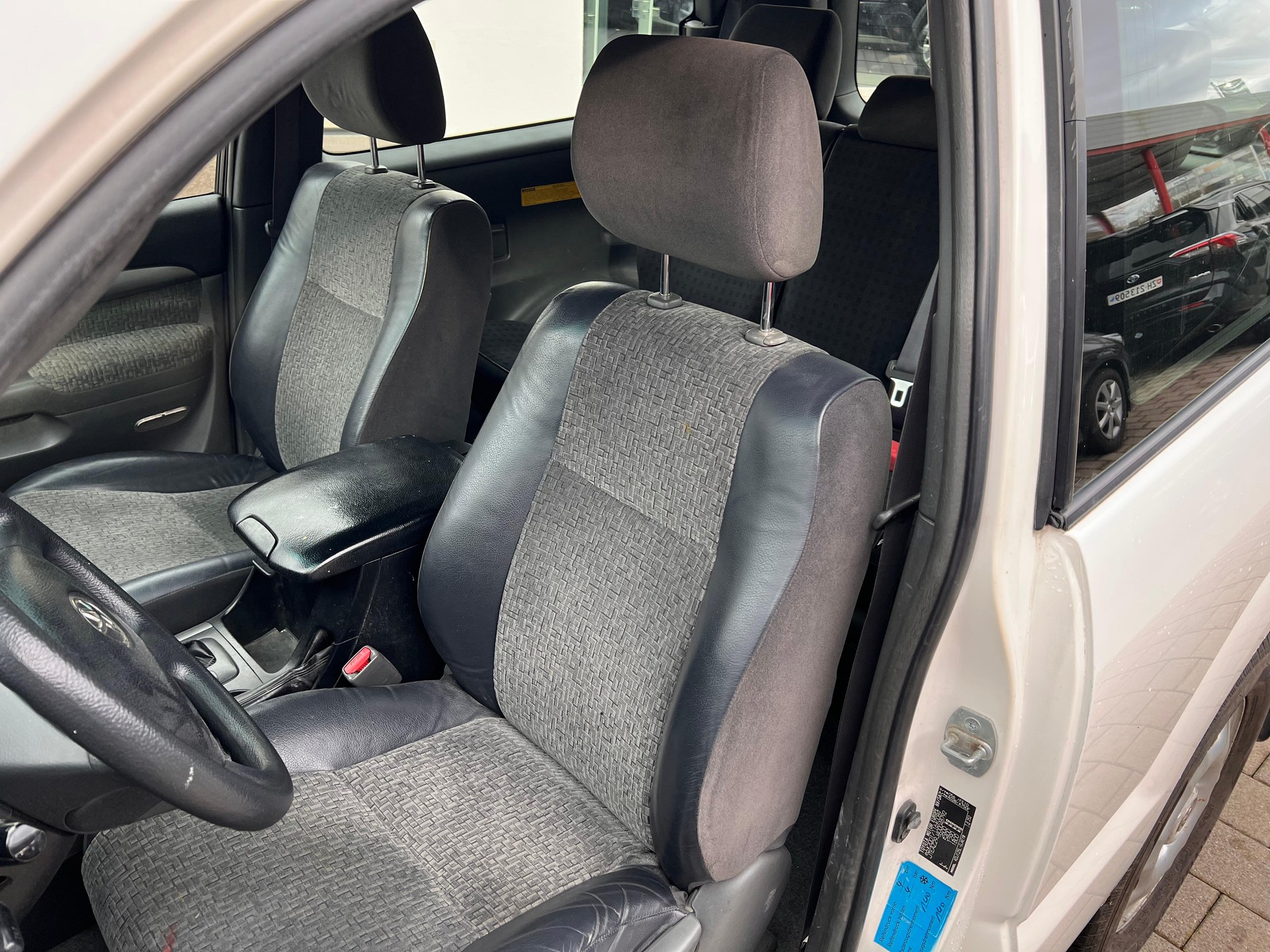 TOYOTA Land Cruiser 3.0 D-4D Linea Terra-image-9