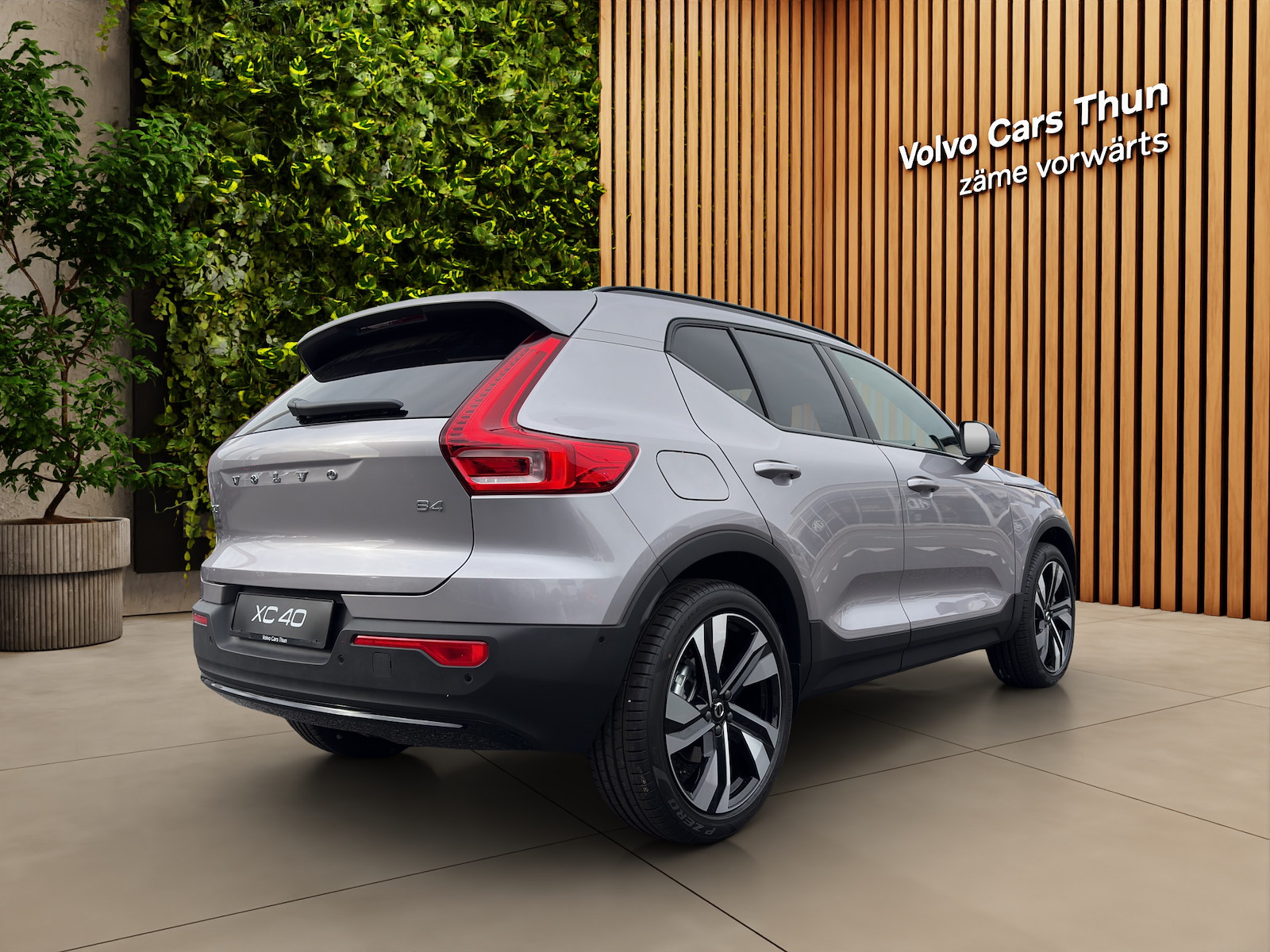 VOLVO XC40 2.0 B4 MH Ultra Dark-image-3