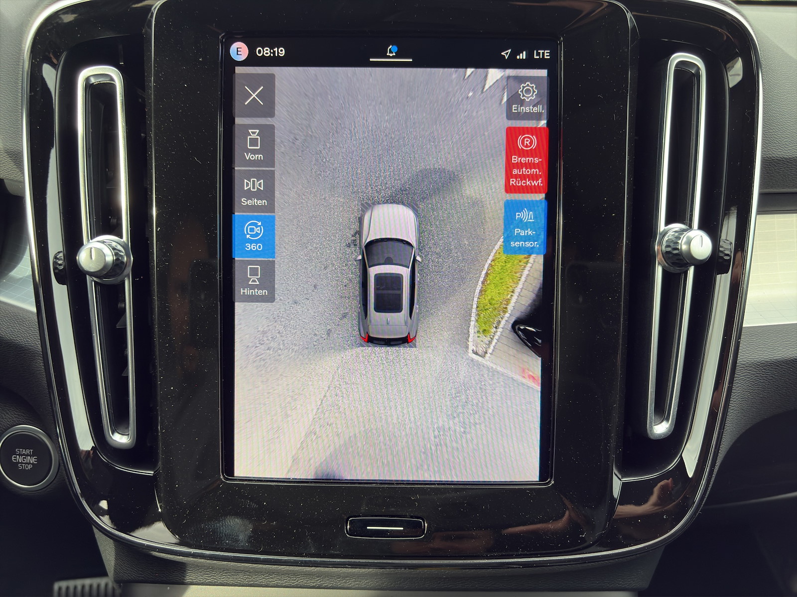 VOLVO XC40 2.0 B4 MH Ultra Dark-image-11