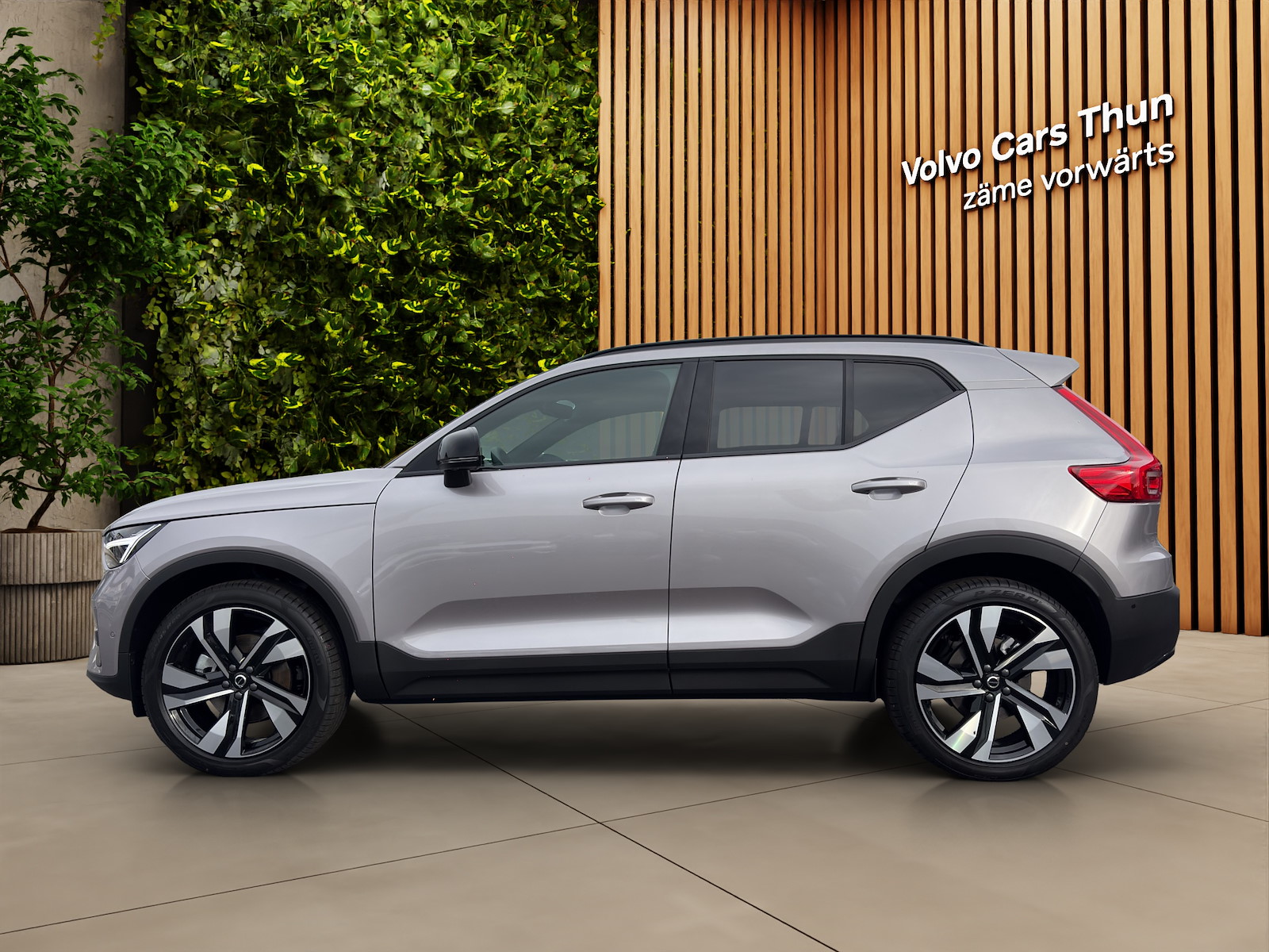 VOLVO XC40 2.0 B4 MH Ultra Dark-image-1