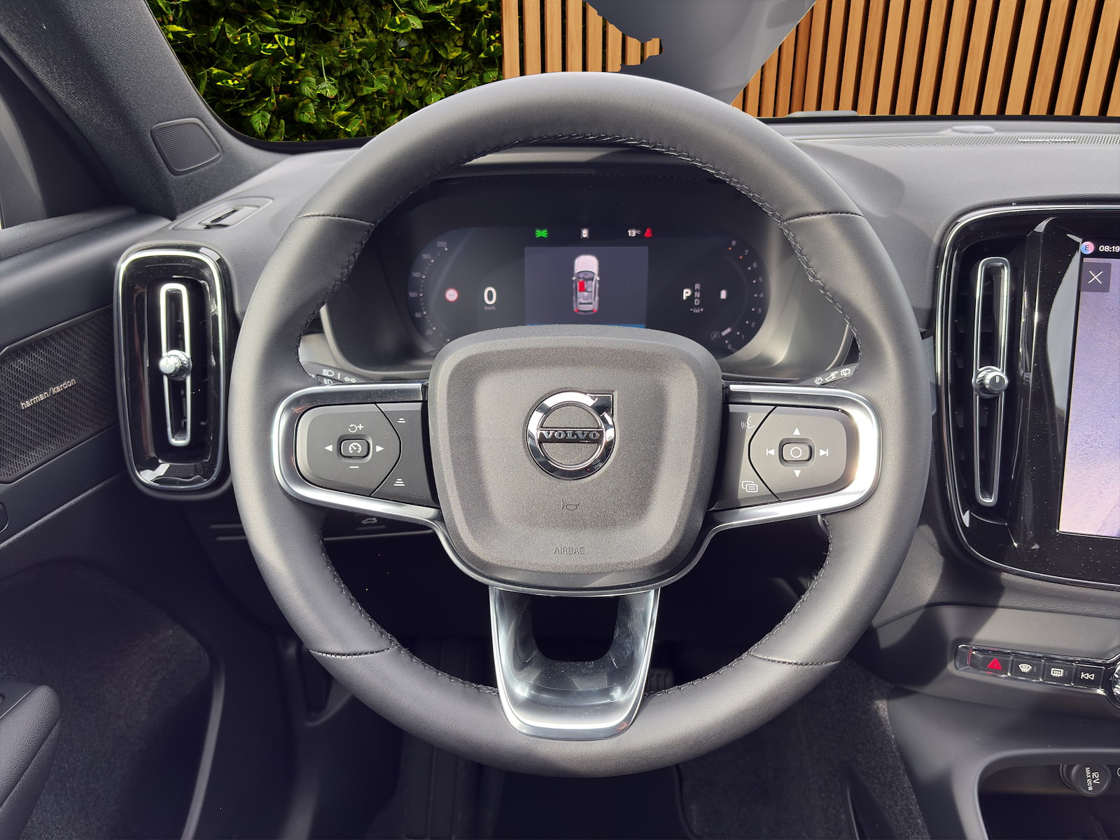 VOLVO XC40 2.0 B4 MH Ultra Dark-image-12