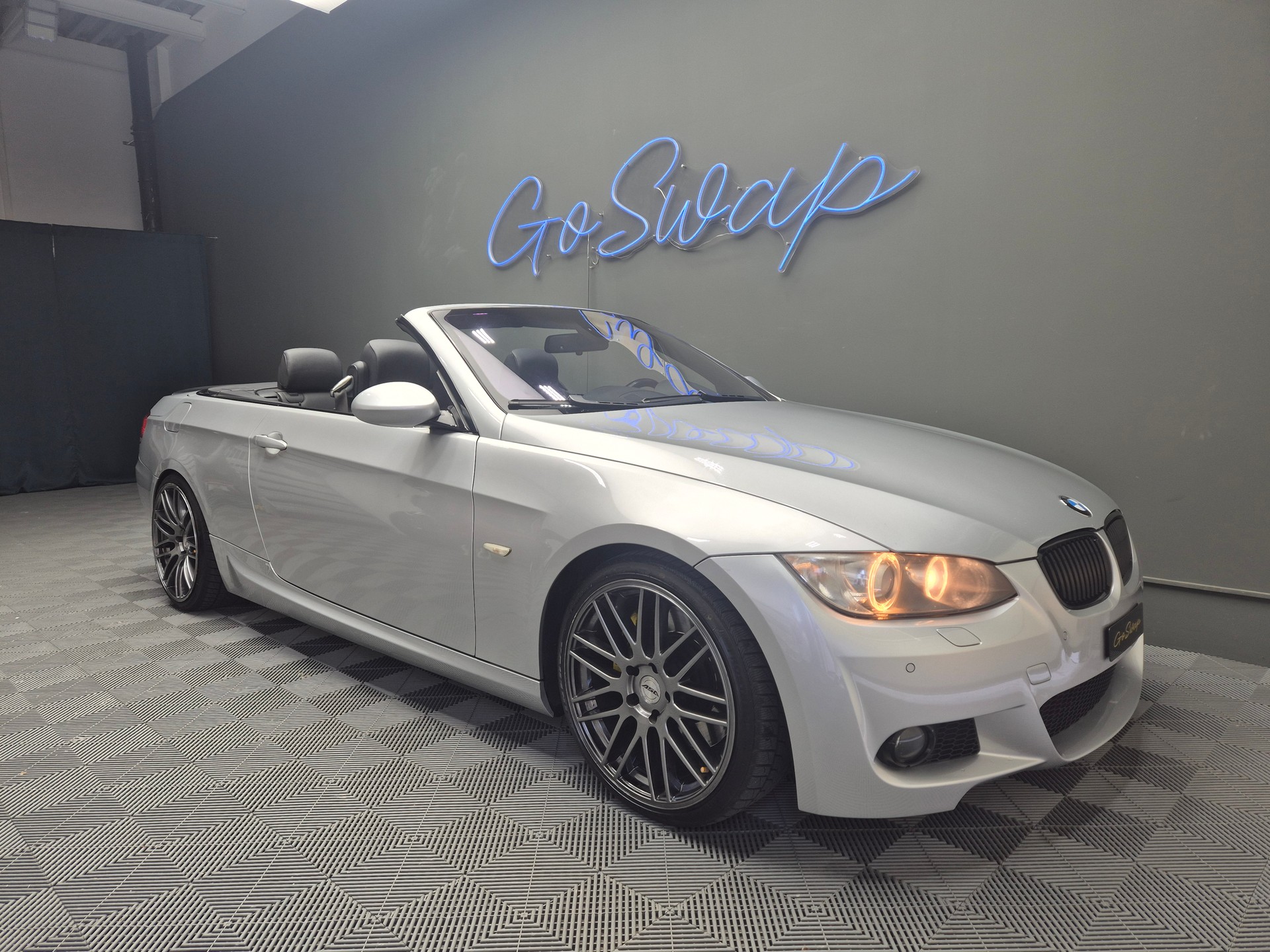 BMW 335i Cabriolet Steptronic-image-0