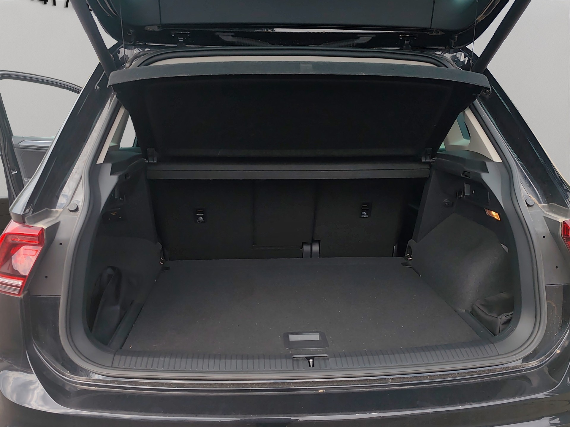 VW Tiguan 2.0 TDI SCR Highline 4Motion DSG-image-9