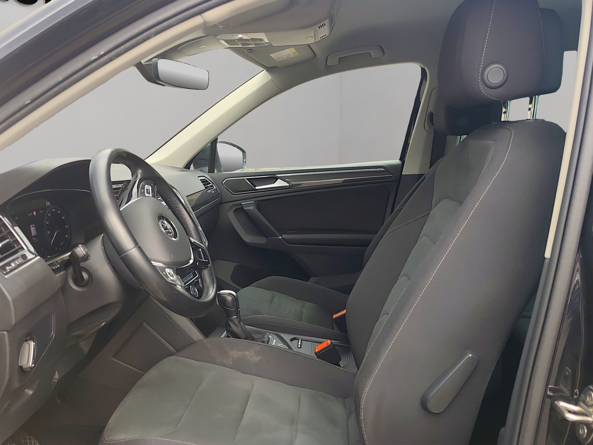 VW Tiguan 2.0 TDI SCR Highline 4Motion DSG-image-5