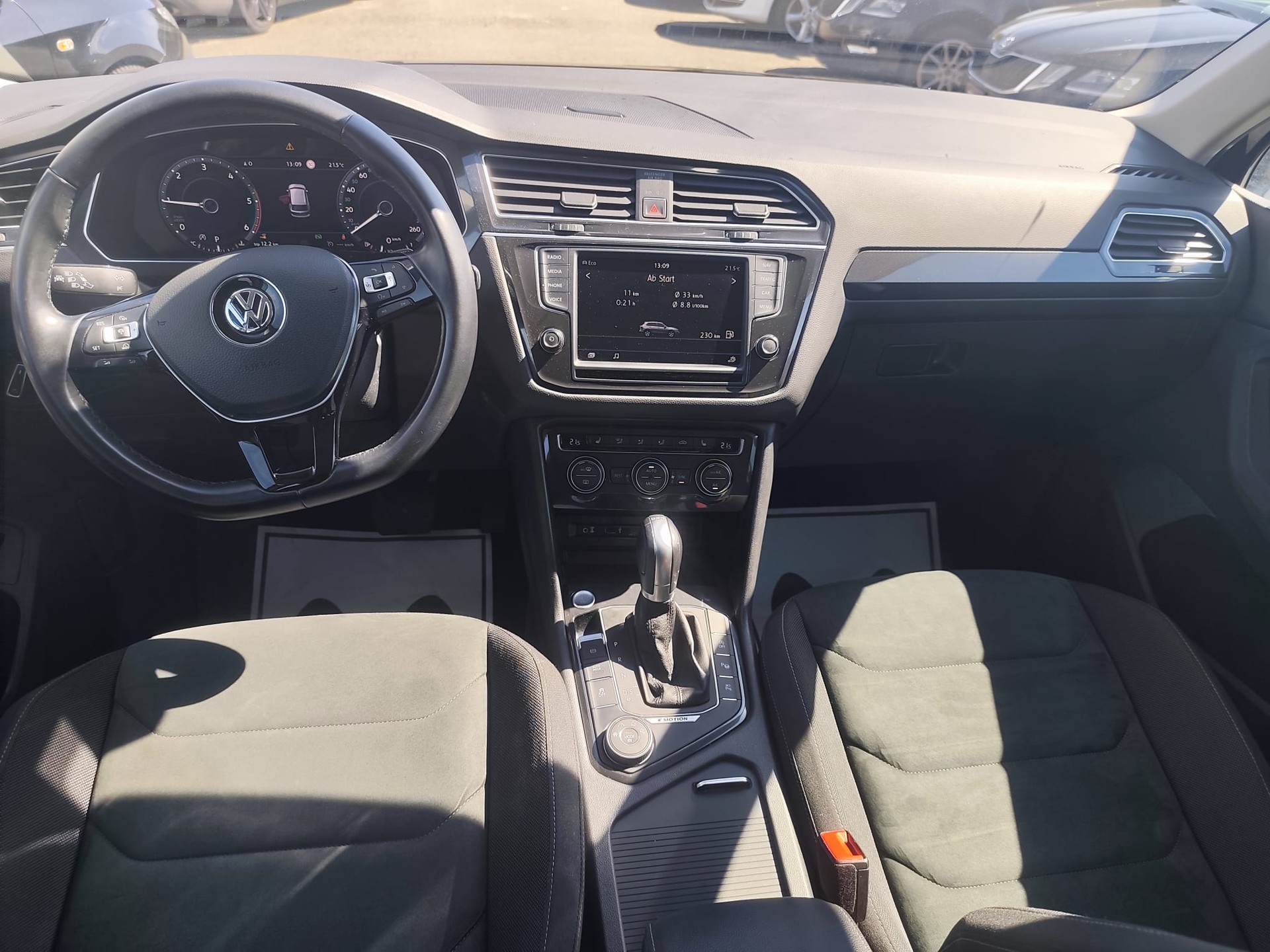 VW Tiguan 2.0 TDI SCR Highline 4Motion DSG-image-4
