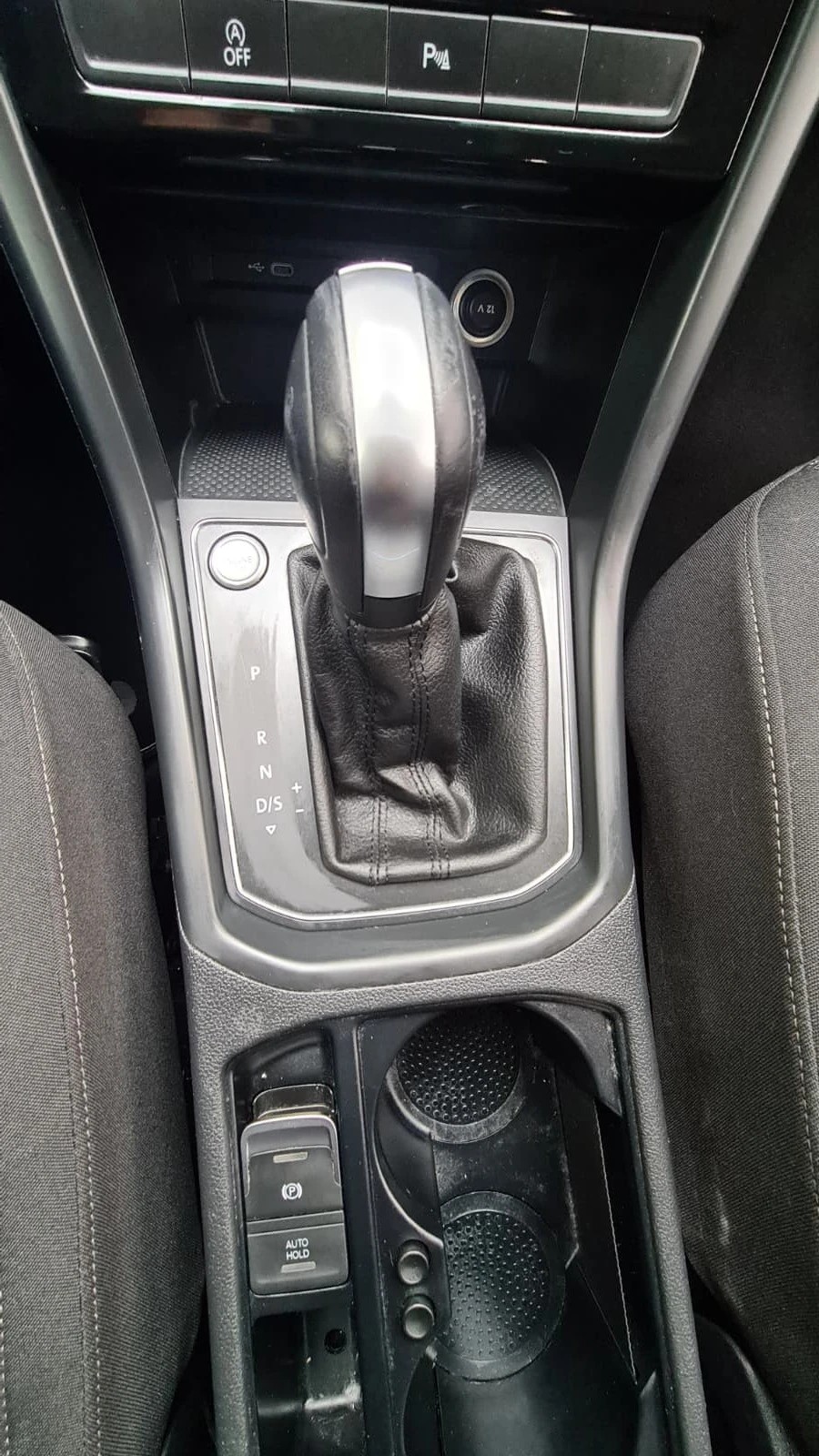VW Touran 2.0 TDI BlueMotion Technology Comfortline DSG ** Gr-Navi ** RF-Kamera ** Abstandsregelsysteme ** Sitzheizung ** Ab MFK **-image-9