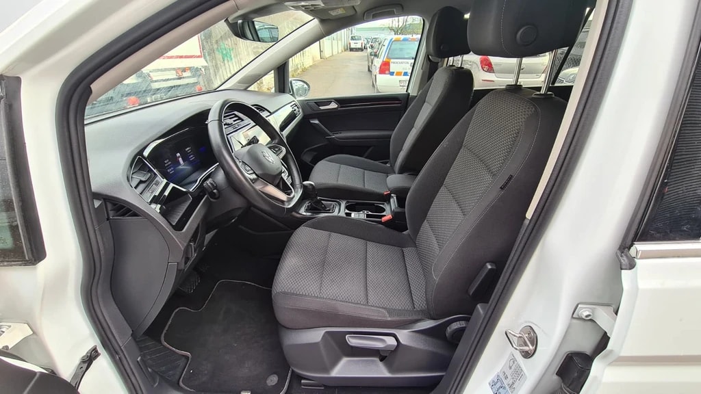 VW Touran 2.0 TDI BlueMotion Technology Comfortline DSG ** Gr-Navi ** RF-Kamera ** Abstandsregelsysteme ** Sitzheizung ** Ab MFK **-image-14