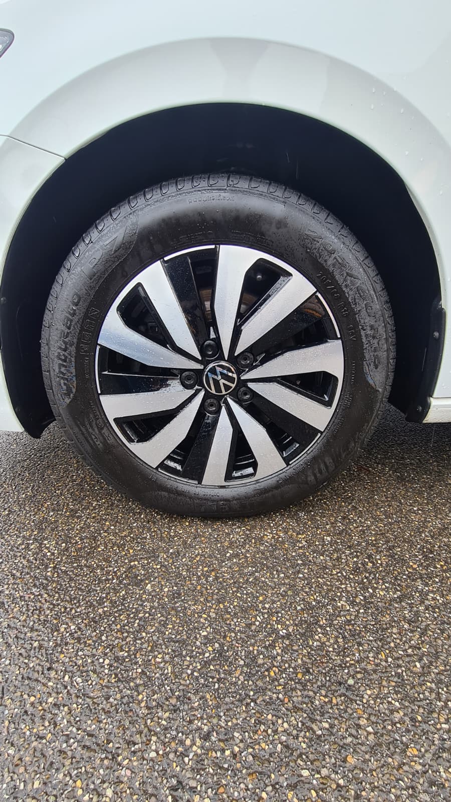 VW Touran 2.0 TDI BlueMotion Technology Comfortline DSG ** Gr-Navi ** RF-Kamera ** Abstandsregelsysteme ** Sitzheizung ** Ab MFK **-image-16