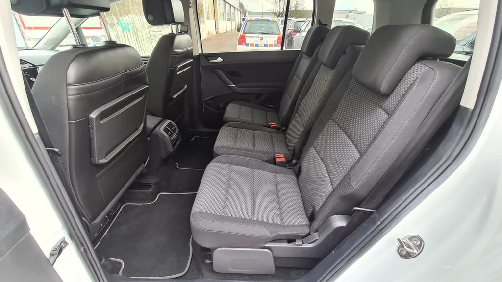 VW Touran 2.0 TDI BlueMotion Technology Comfortline DSG ** Gr-Navi ** RF-Kamera ** Abstandsregelsysteme ** Sitzheizung ** Ab MFK **-image-15