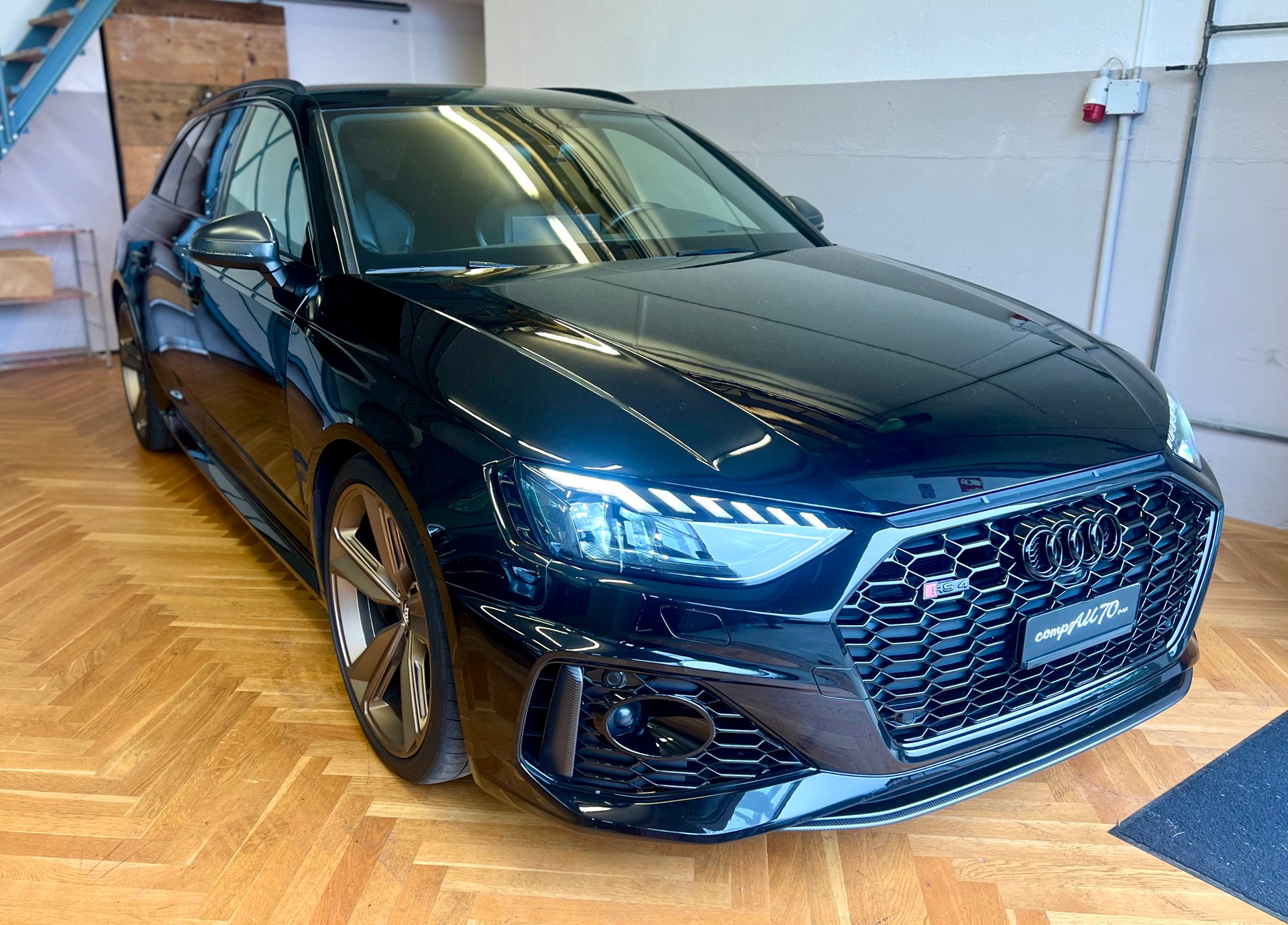 AUDI RS4 Avant quattro tiptronic