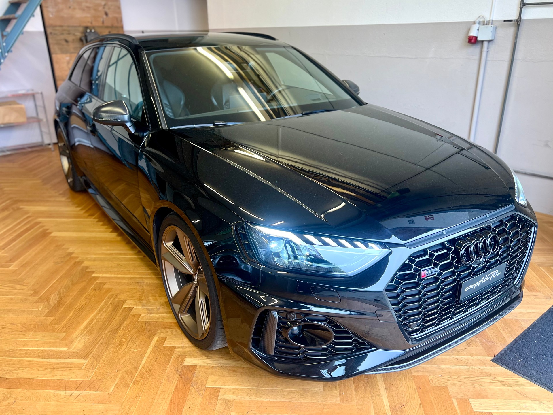 AUDI RS4 Avant quattro tiptronic-showroom-element-1