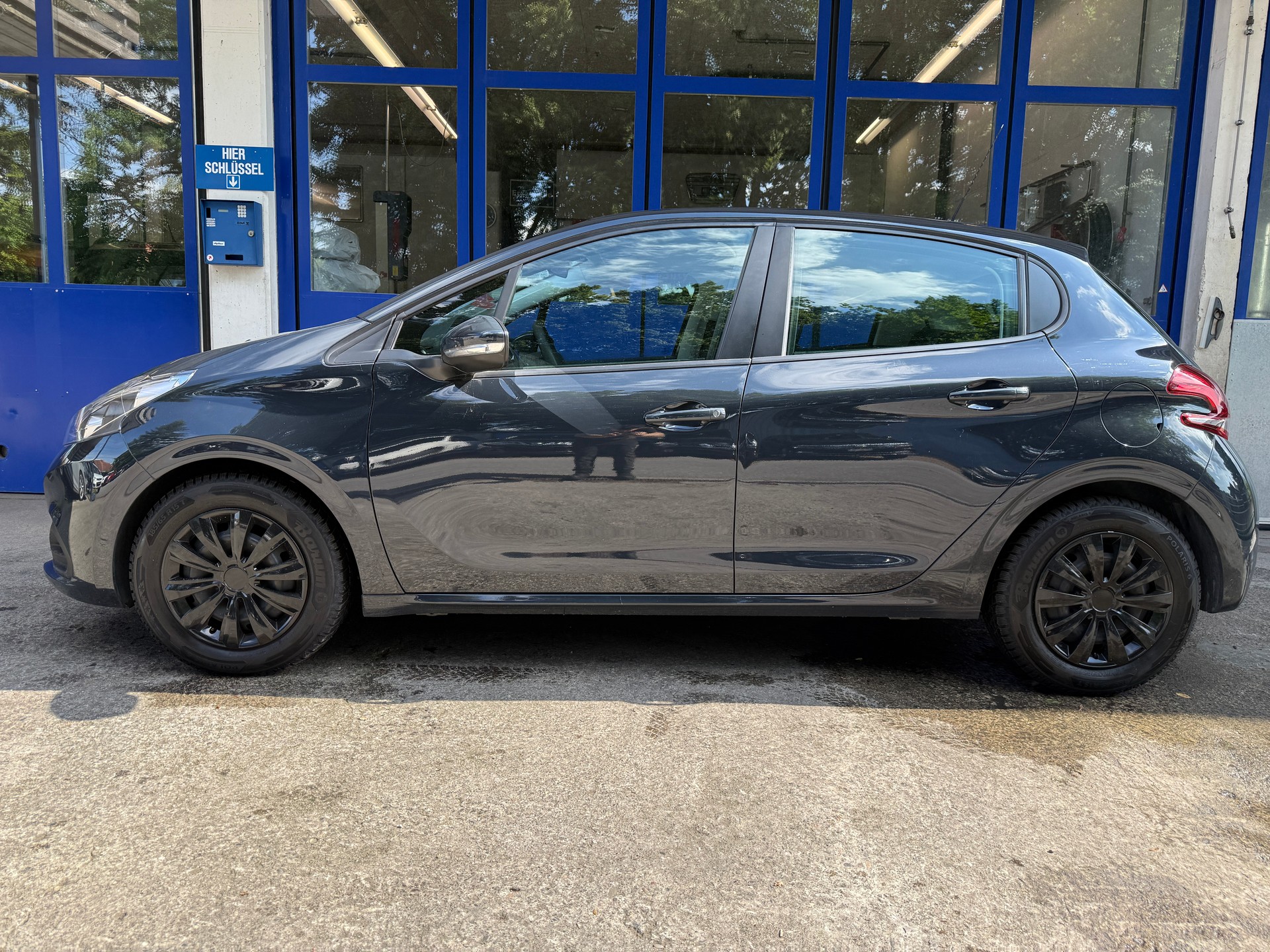 PEUGEOT 208 1.2 PureTech Style-image-1