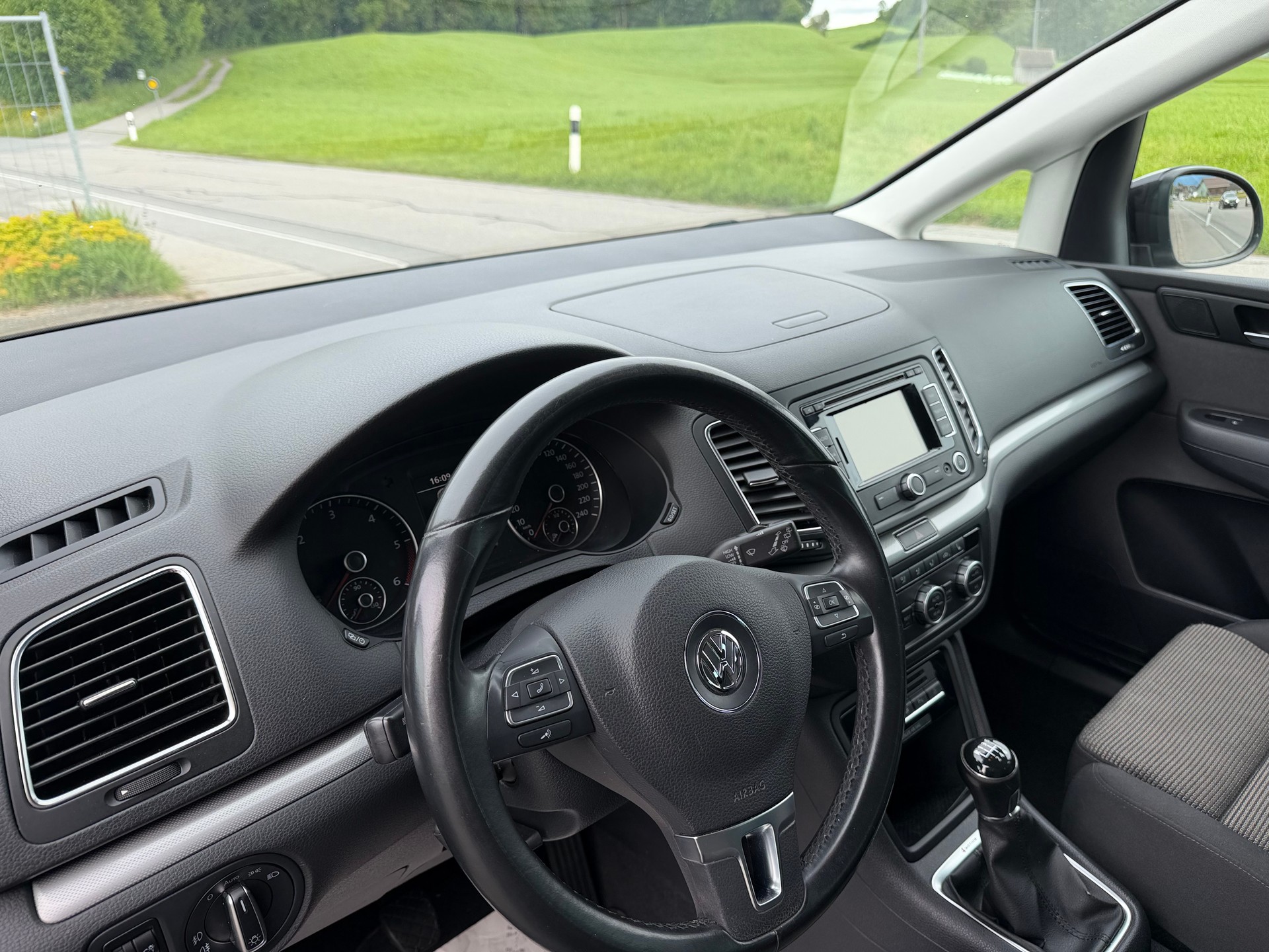 VW Sharan 2.0 TDI BMT Comfortline 4Motion-image-7