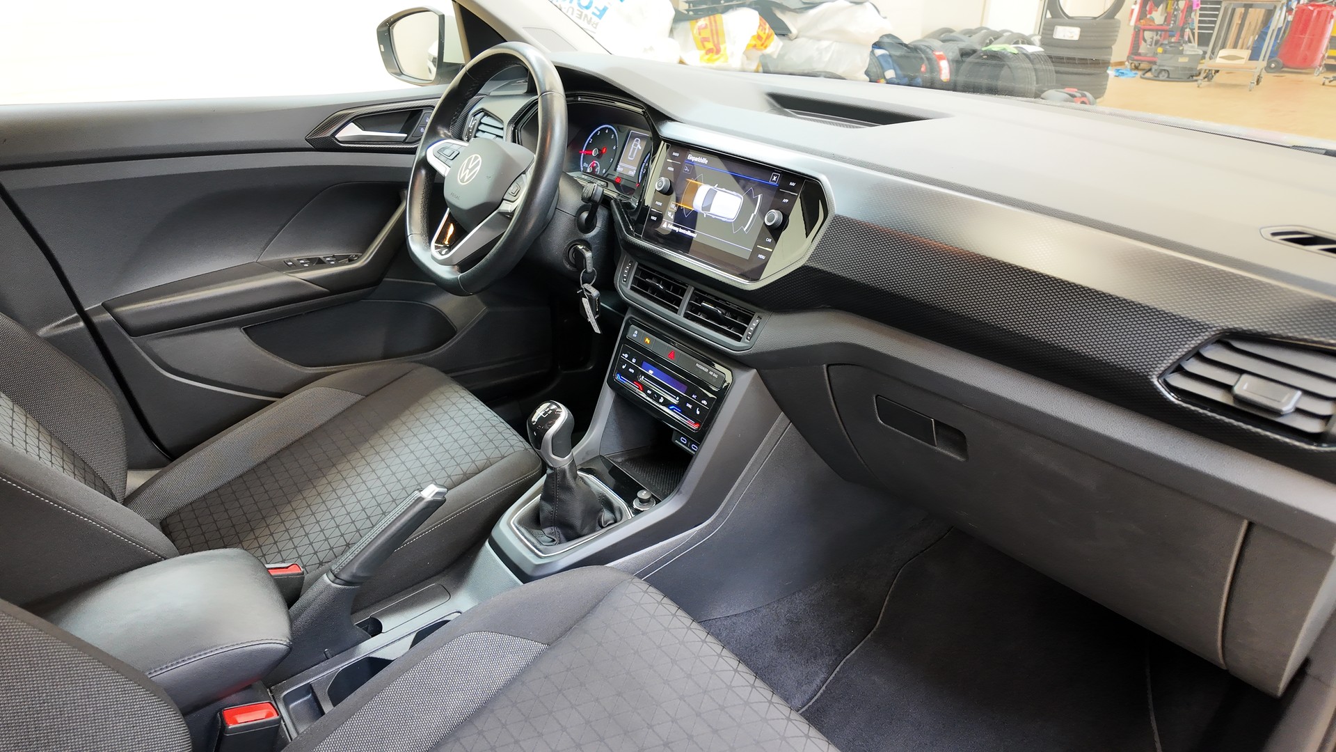 VW T-Cross 1.0 TSI Life-image-12