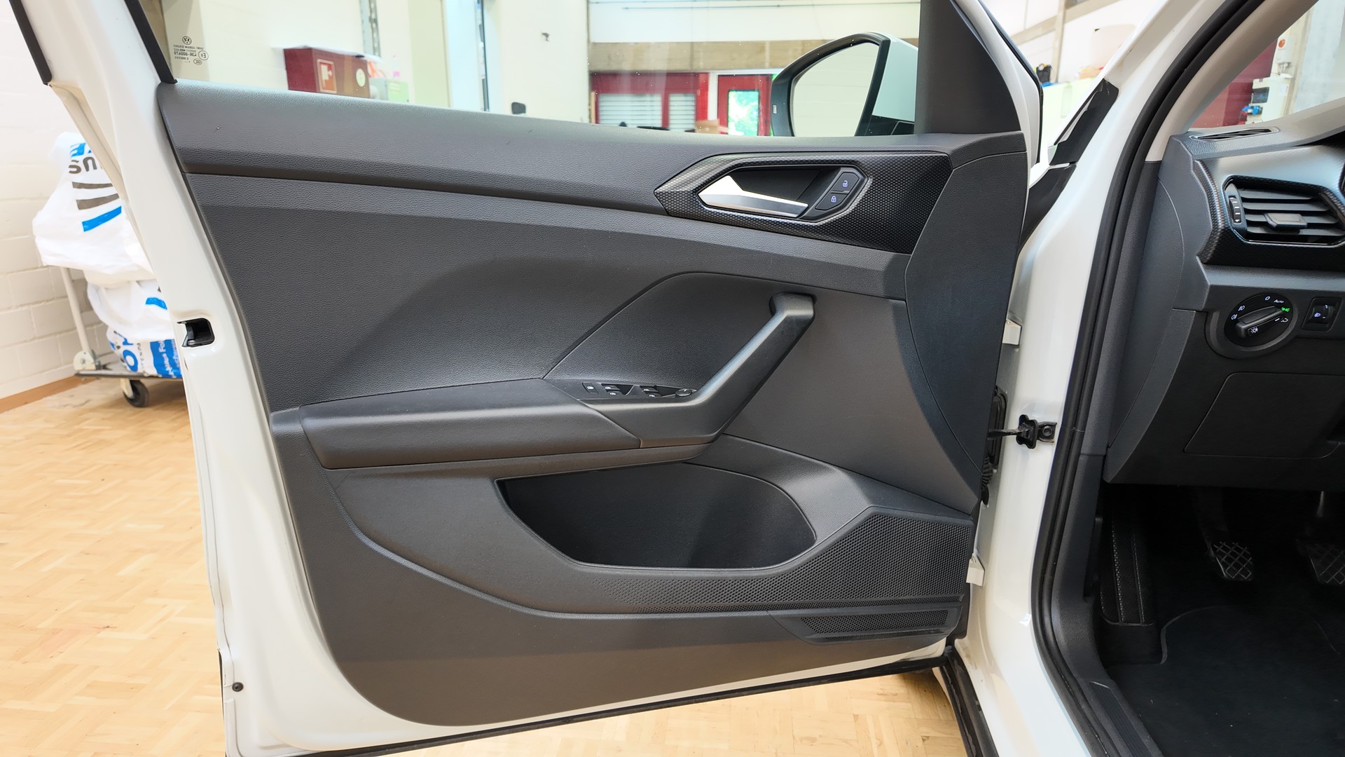 VW T-Cross 1.0 TSI Life-image-13