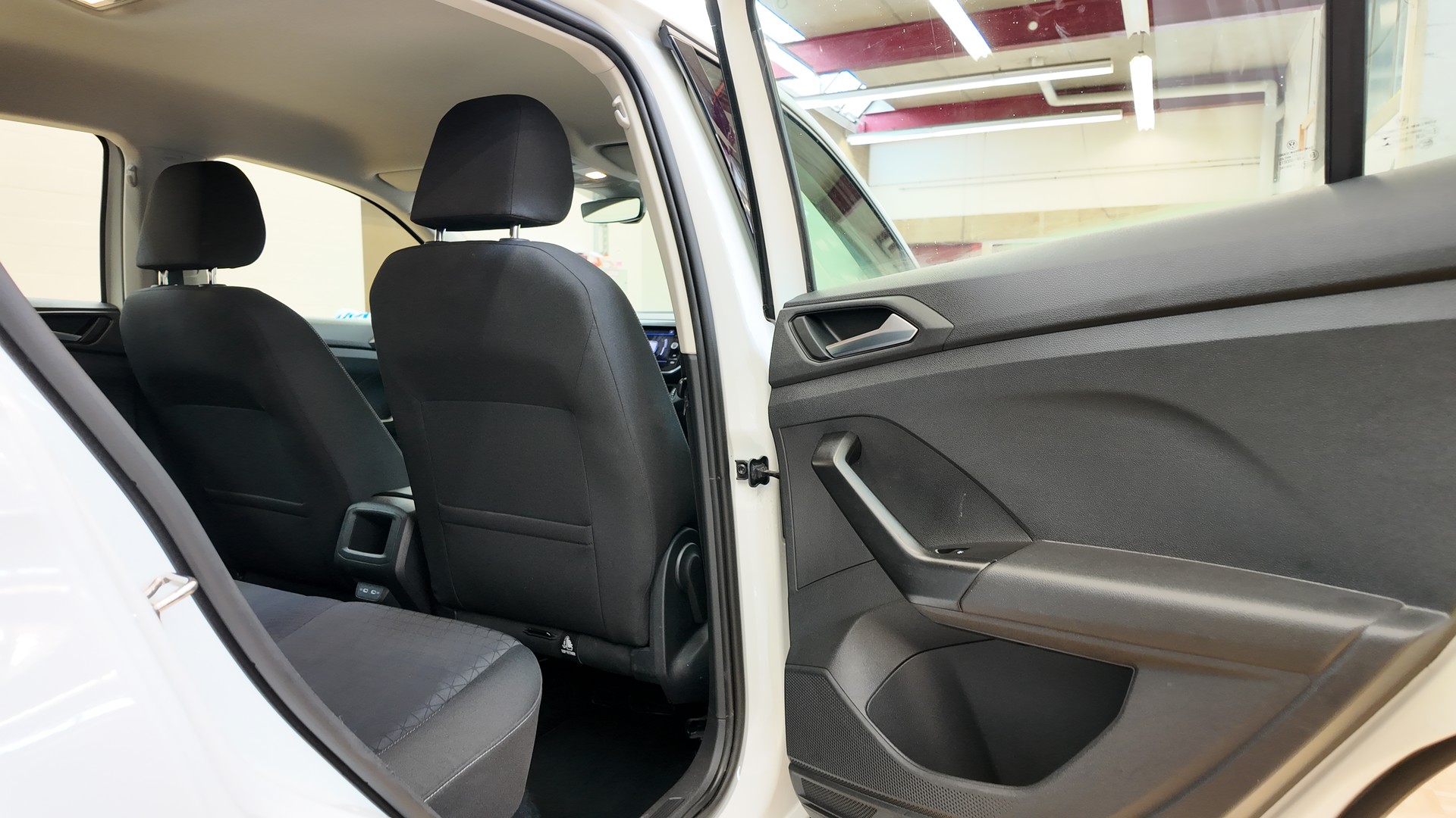 VW T-Cross 1.0 TSI Life-image-18