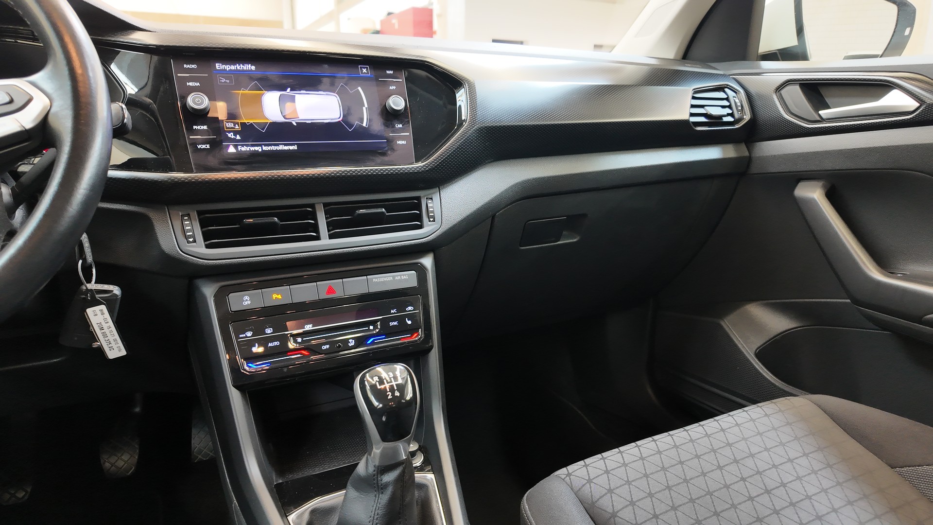 VW T-Cross 1.0 TSI Life-image-10