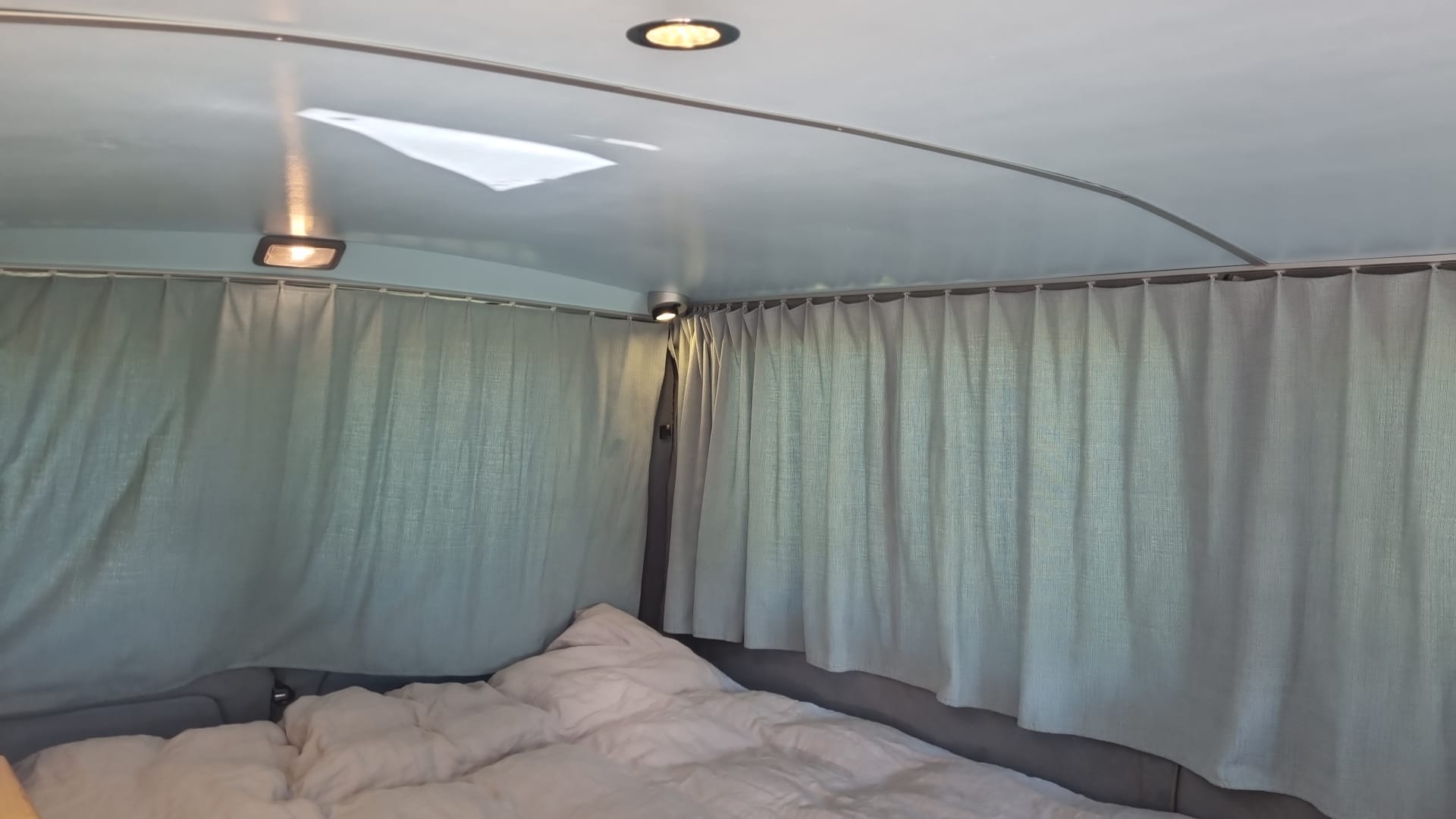 RENAULT TRAFIC-image-12