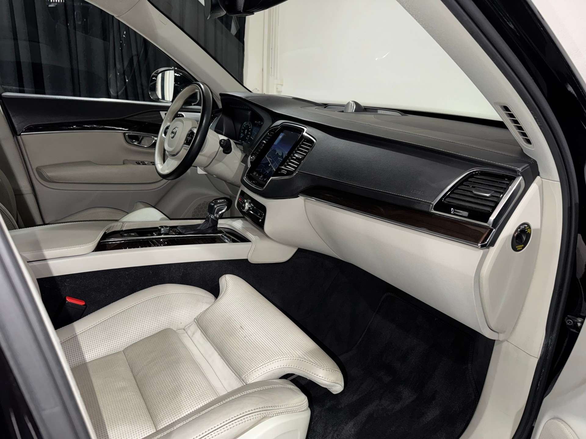 VOLVO XC90 D5 AWD Inscription Geartronic | 7Pl | CH |-image-10