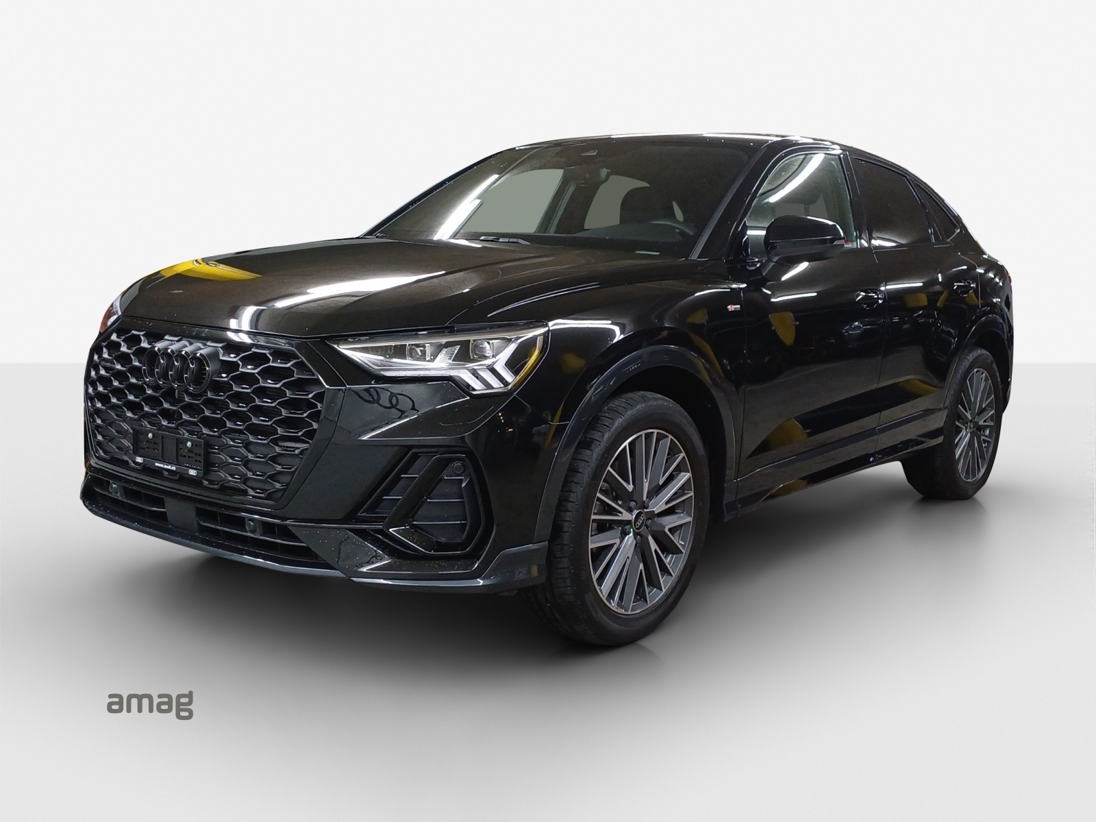 AUDI Q3 40 TFSI S line quattro S-tronic-image-0