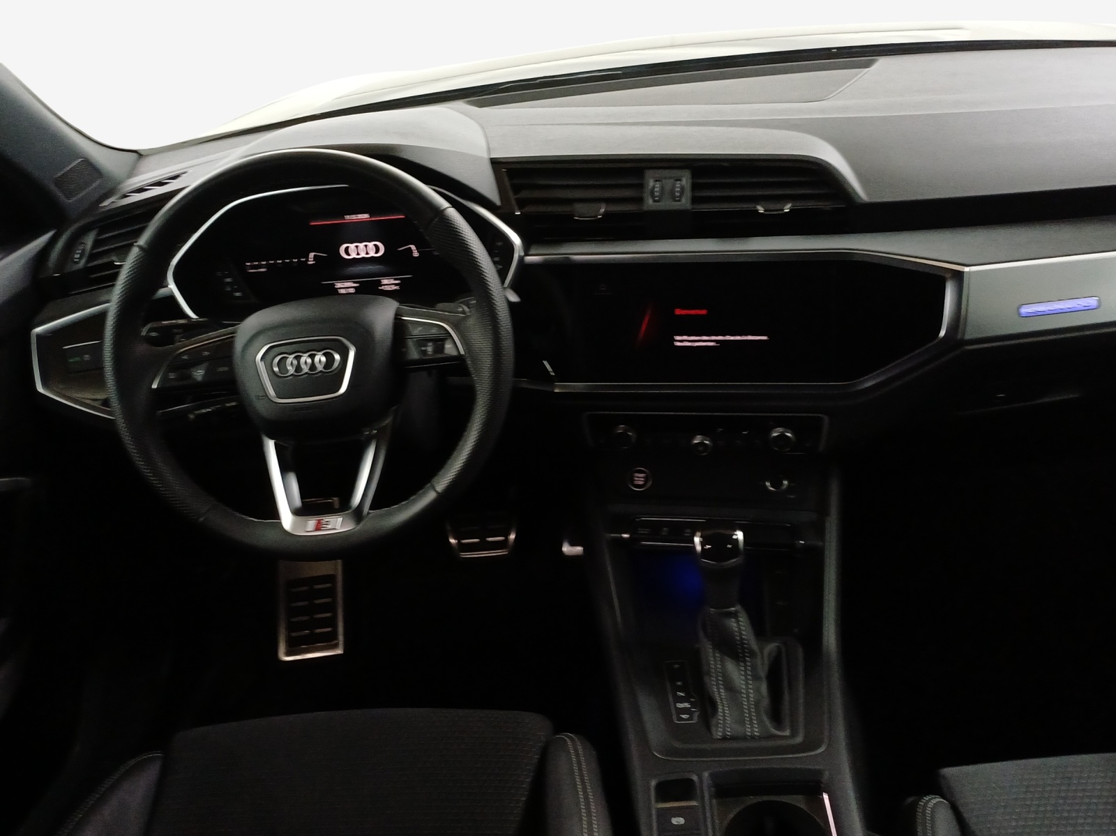 AUDI Q3 40 TFSI S line quattro S-tronic-image-8