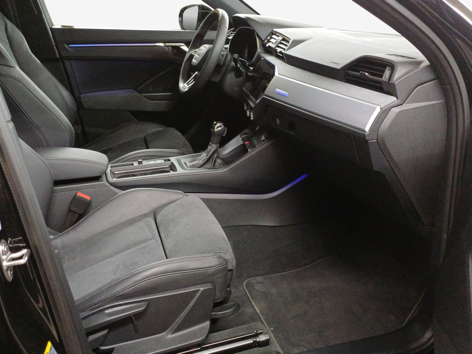 AUDI Q3 40 TFSI S line quattro S-tronic-image-13
