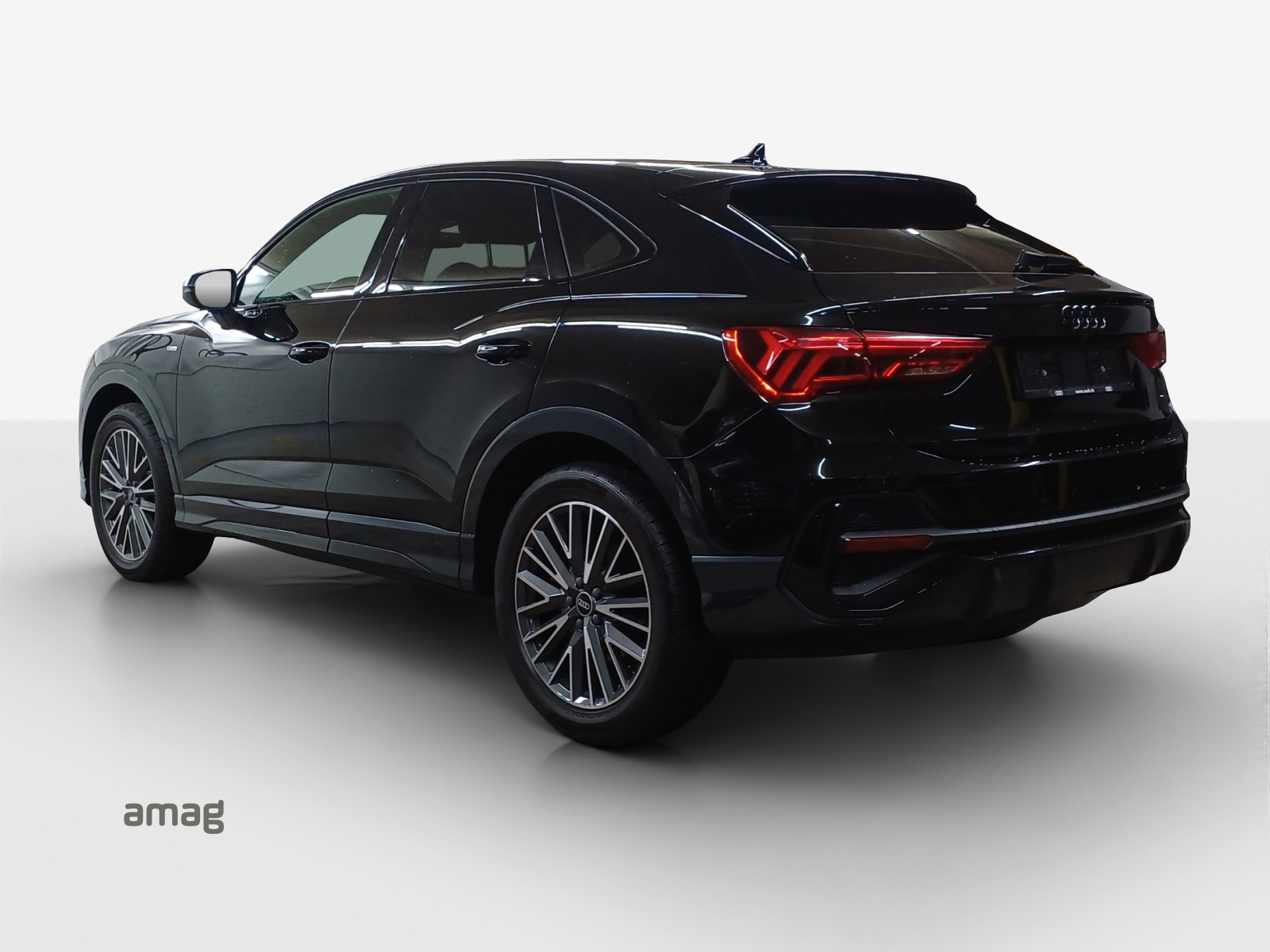 AUDI Q3 40 TFSI S line quattro S-tronic-image-2