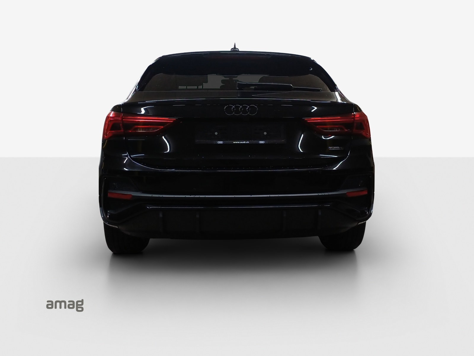 AUDI Q3 40 TFSI S line quattro S-tronic-image-3