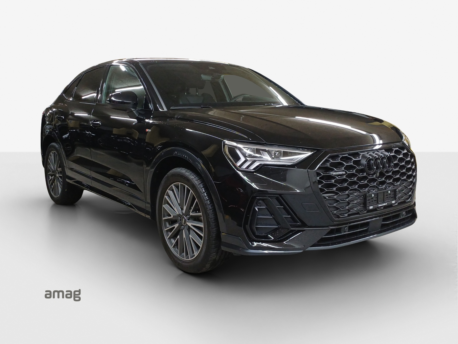 AUDI Q3 40 TFSI S line quattro S-tronic-image-5