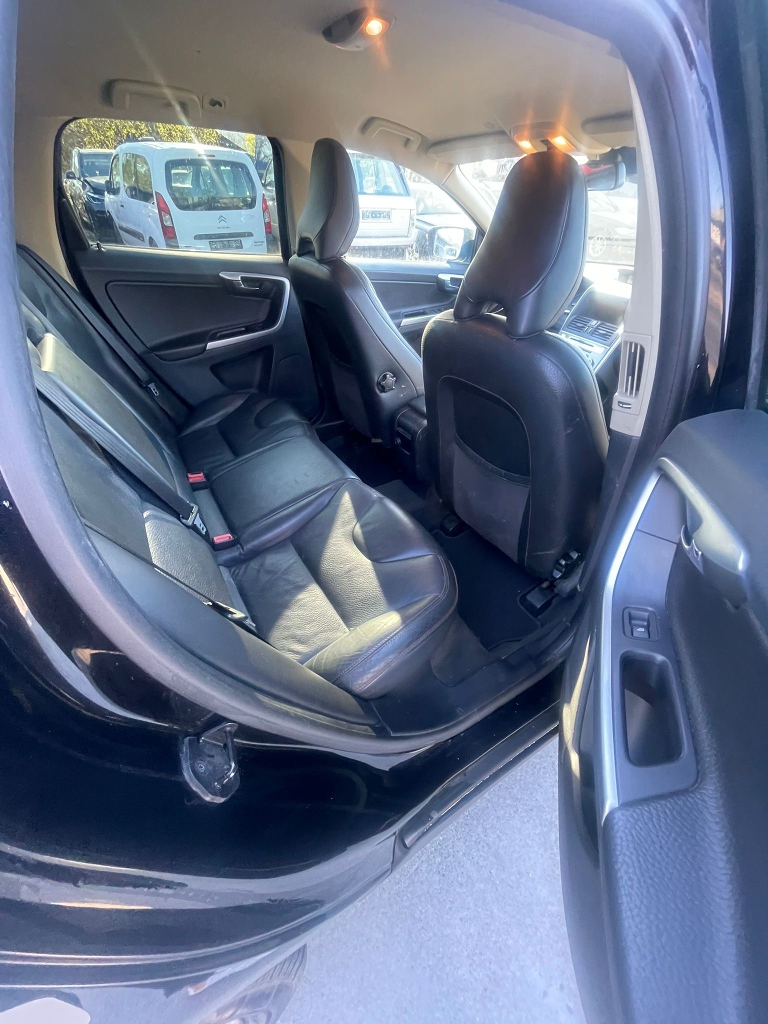 VOLVO XC60 D5 AWD Summum Geartronic-image-10