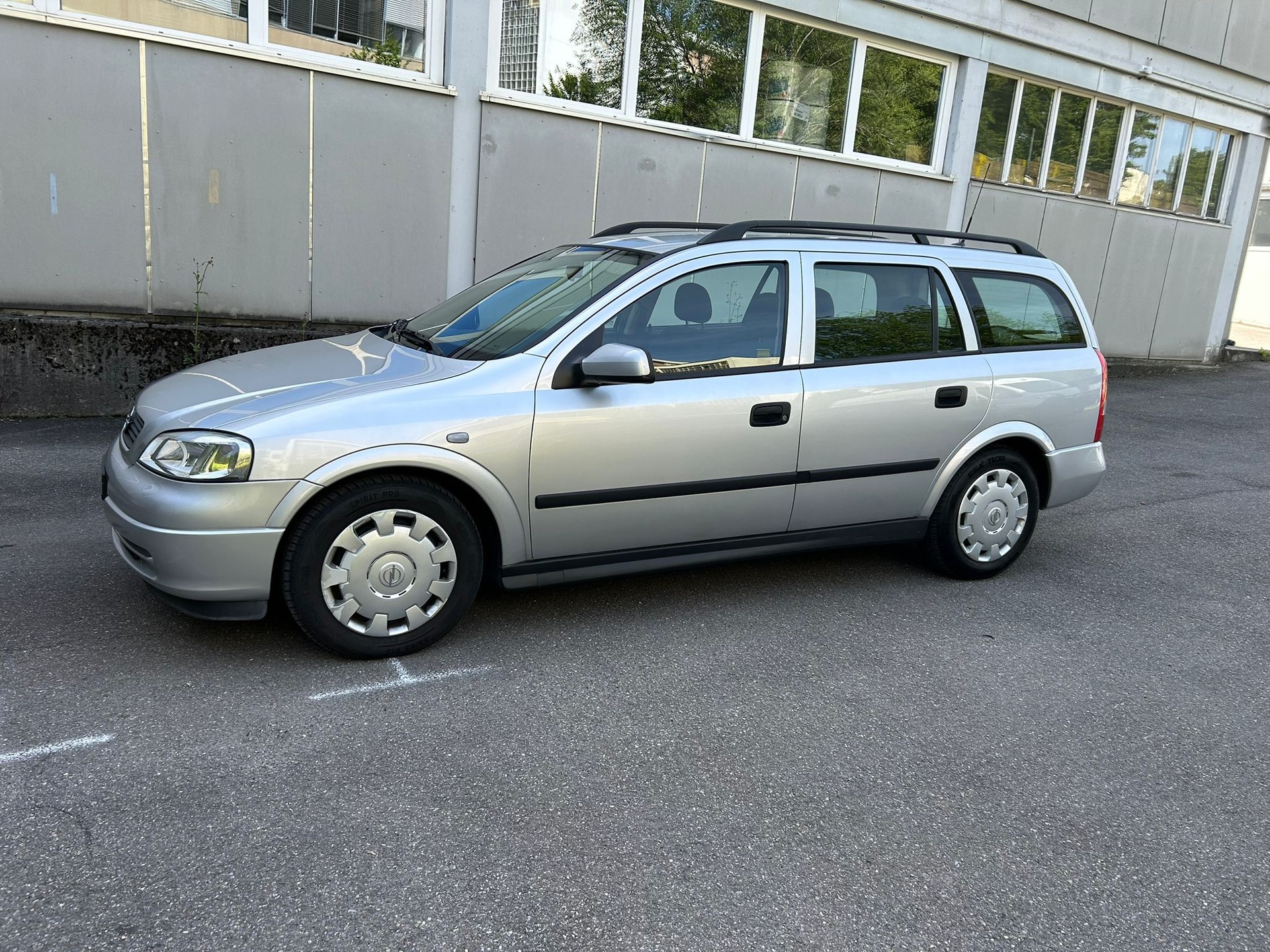 OPEL Astra Caravan 1.6i 16V Njoy-image-1