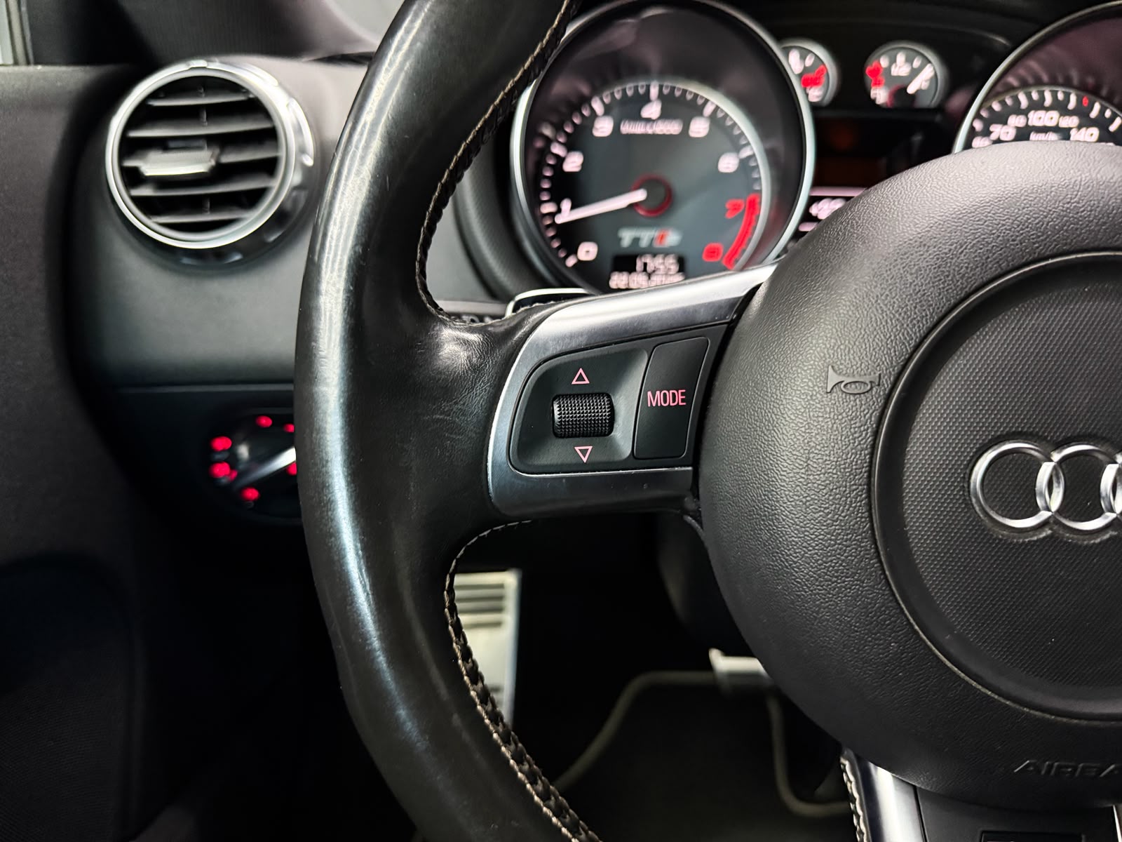 AUDI TTS Coupé 2.0 TFSI quattro S-tronic-image-11