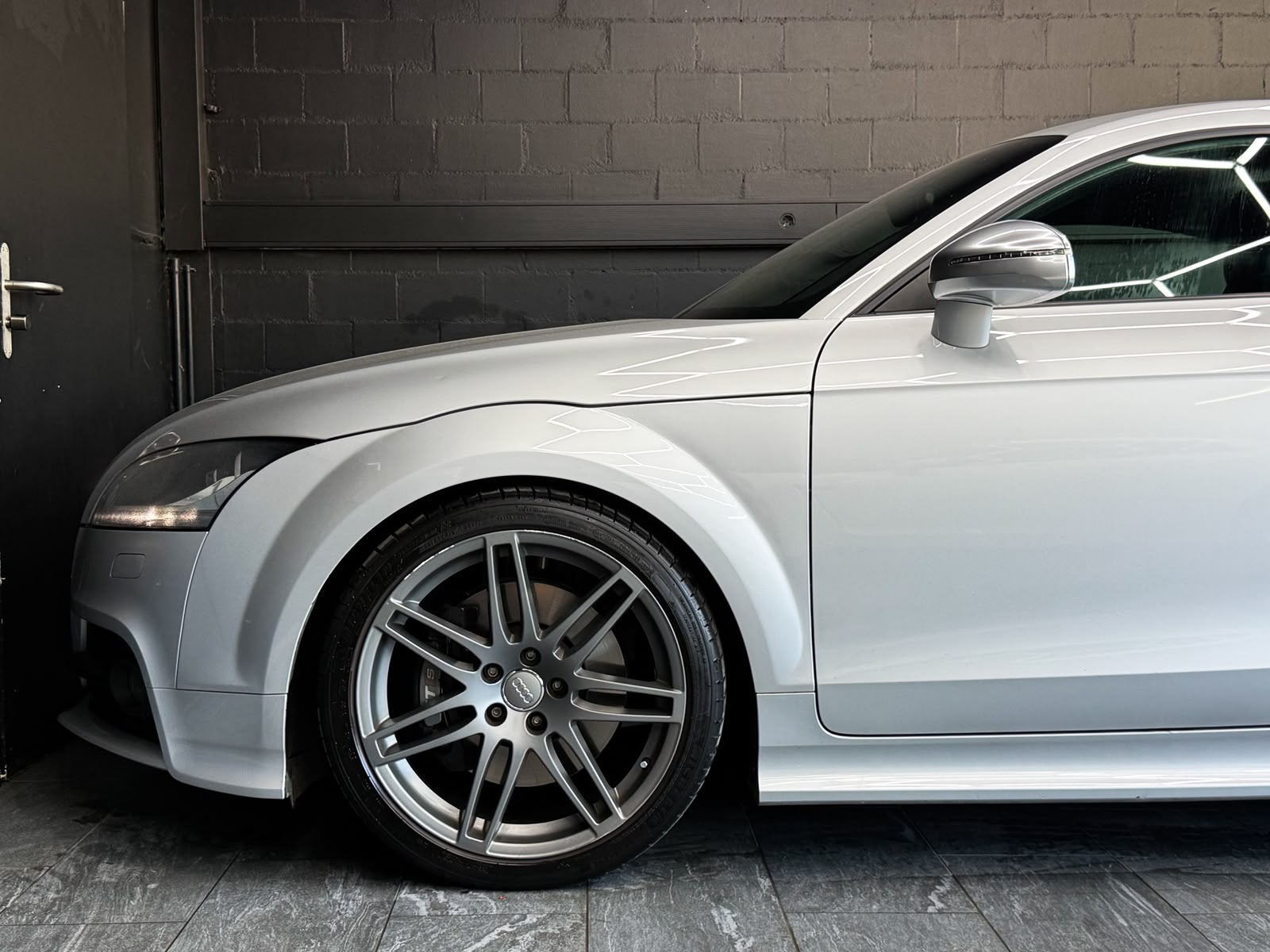 AUDI TTS Coupé 2.0 TFSI quattro S-tronic-image-4