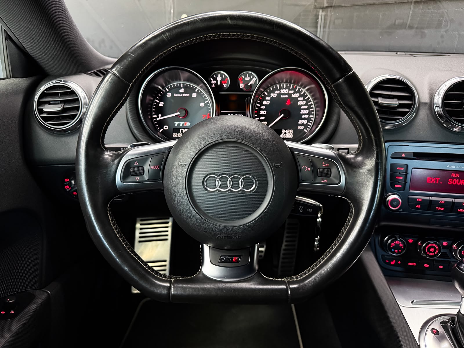 AUDI TTS Coupé 2.0 TFSI quattro S-tronic-image-10