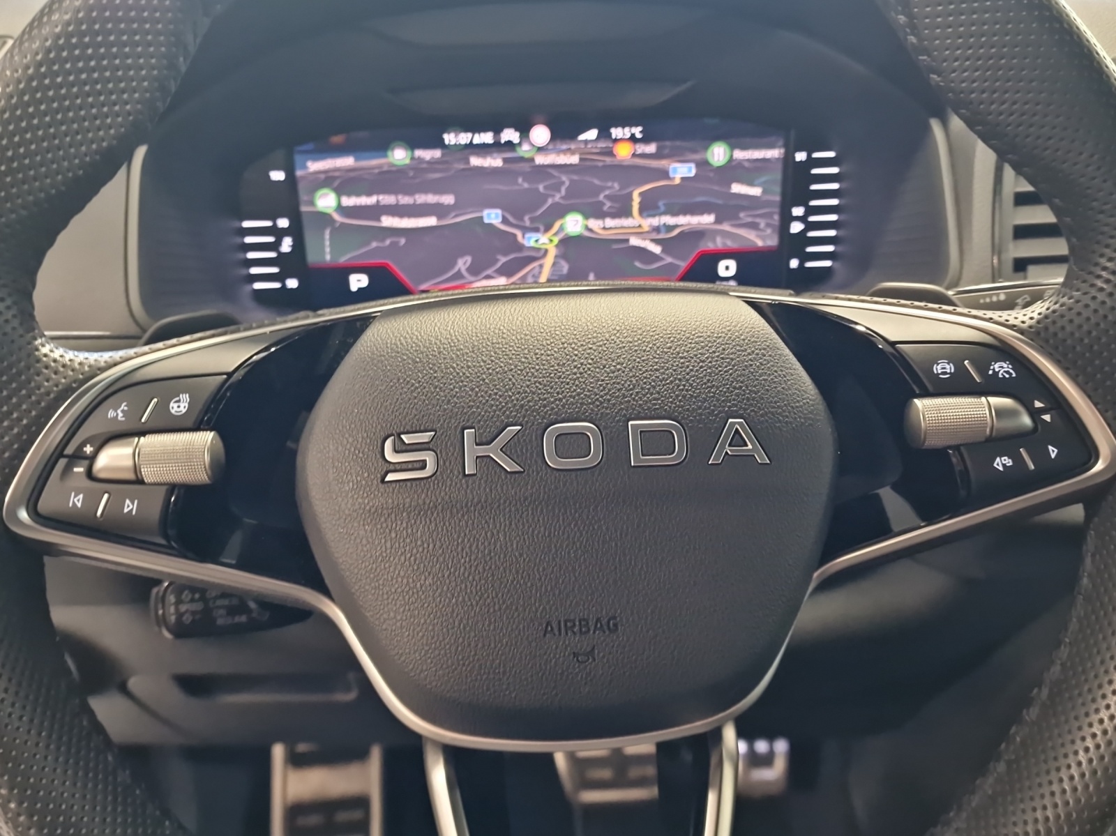 SKODA Karoq 2.0 TSI SportLine 4x4 DSG-image-10