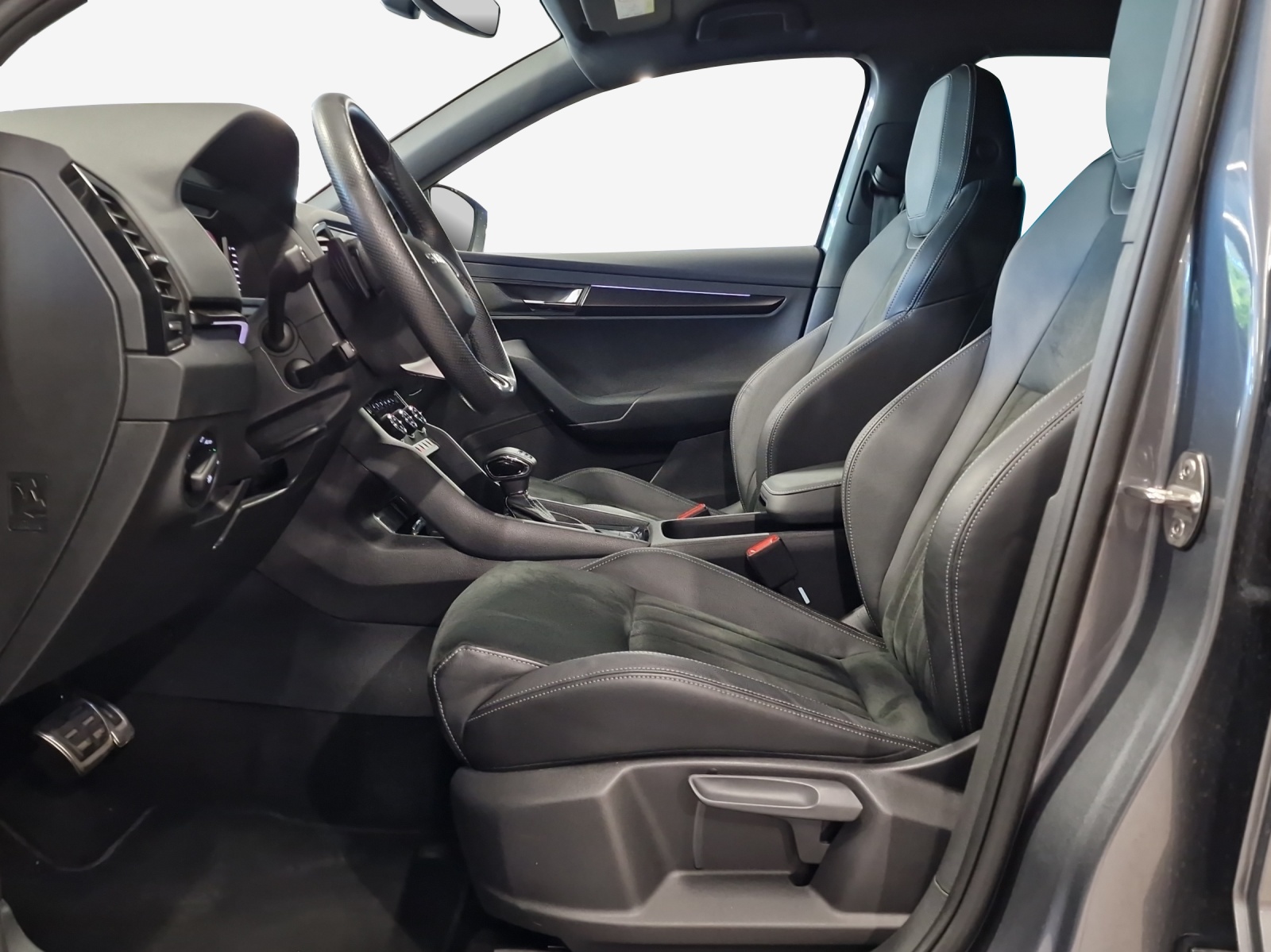 SKODA Karoq 2.0 TSI SportLine 4x4 DSG-image-7