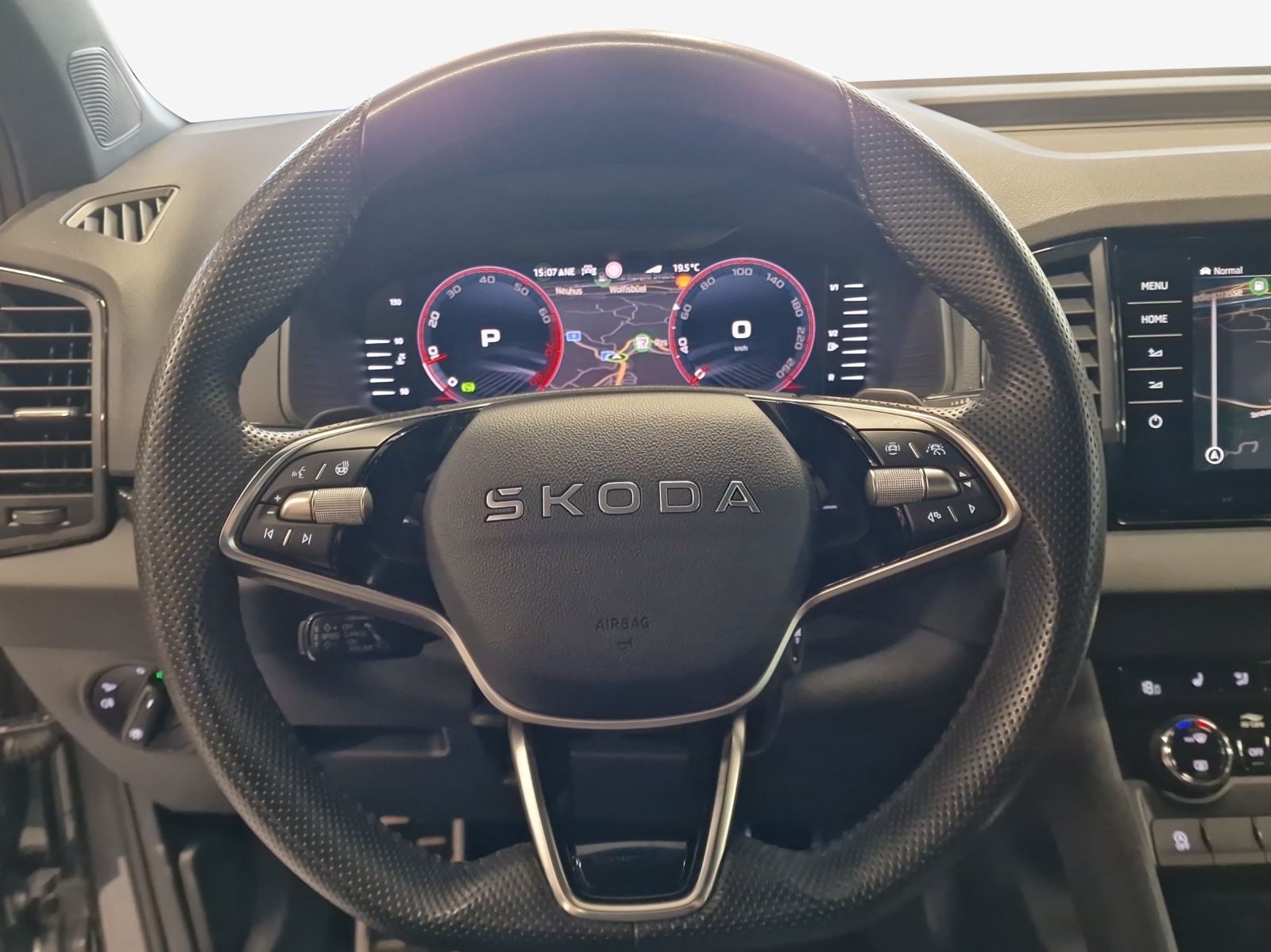 SKODA Karoq 2.0 TSI SportLine 4x4 DSG-image-9