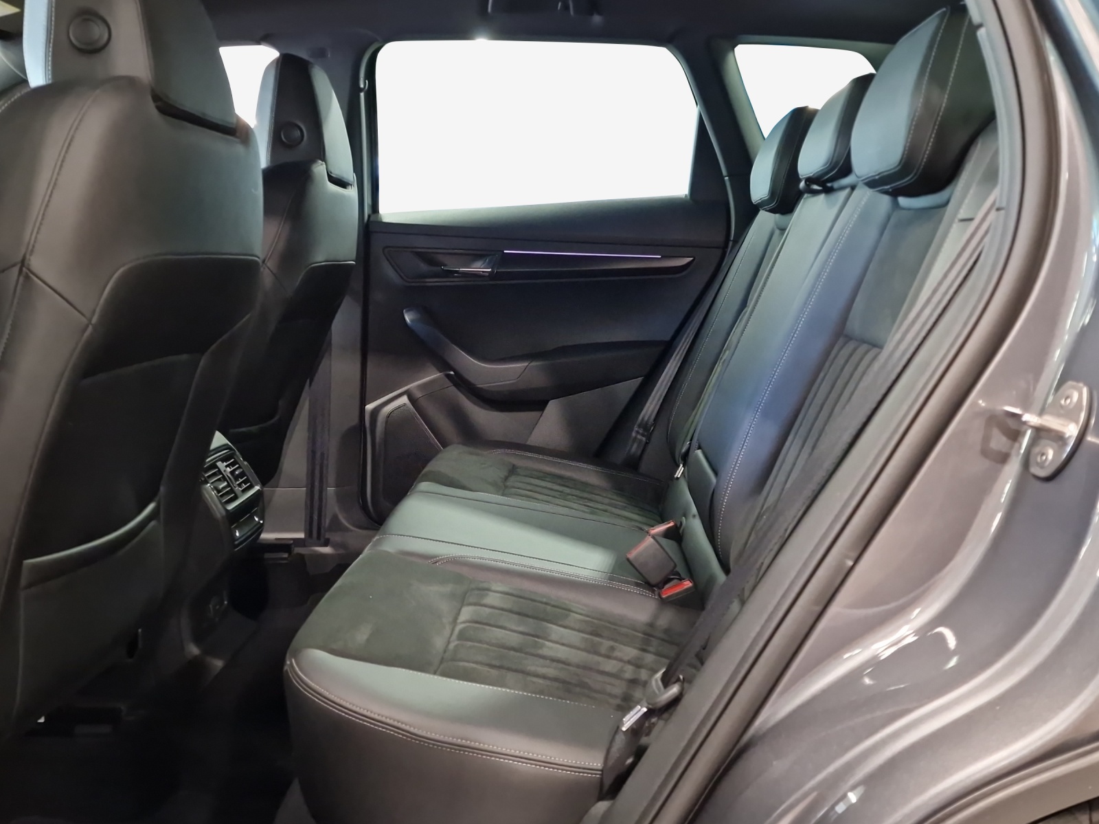 SKODA Karoq 2.0 TSI SportLine 4x4 DSG-image-11