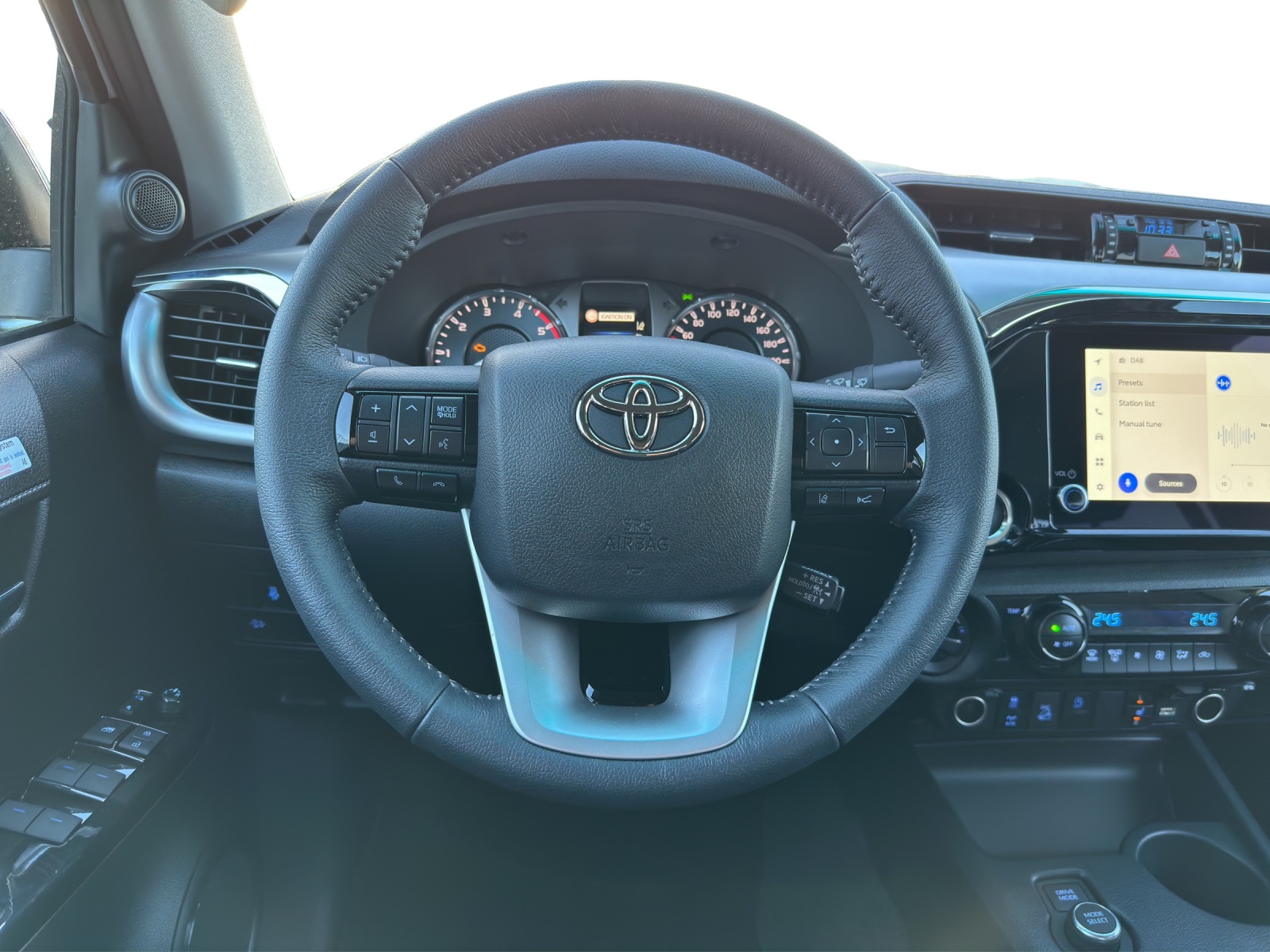 TOYOTA Hilux Double Cab.-Pick-up 2.8 D-4D 204 Style-image-8