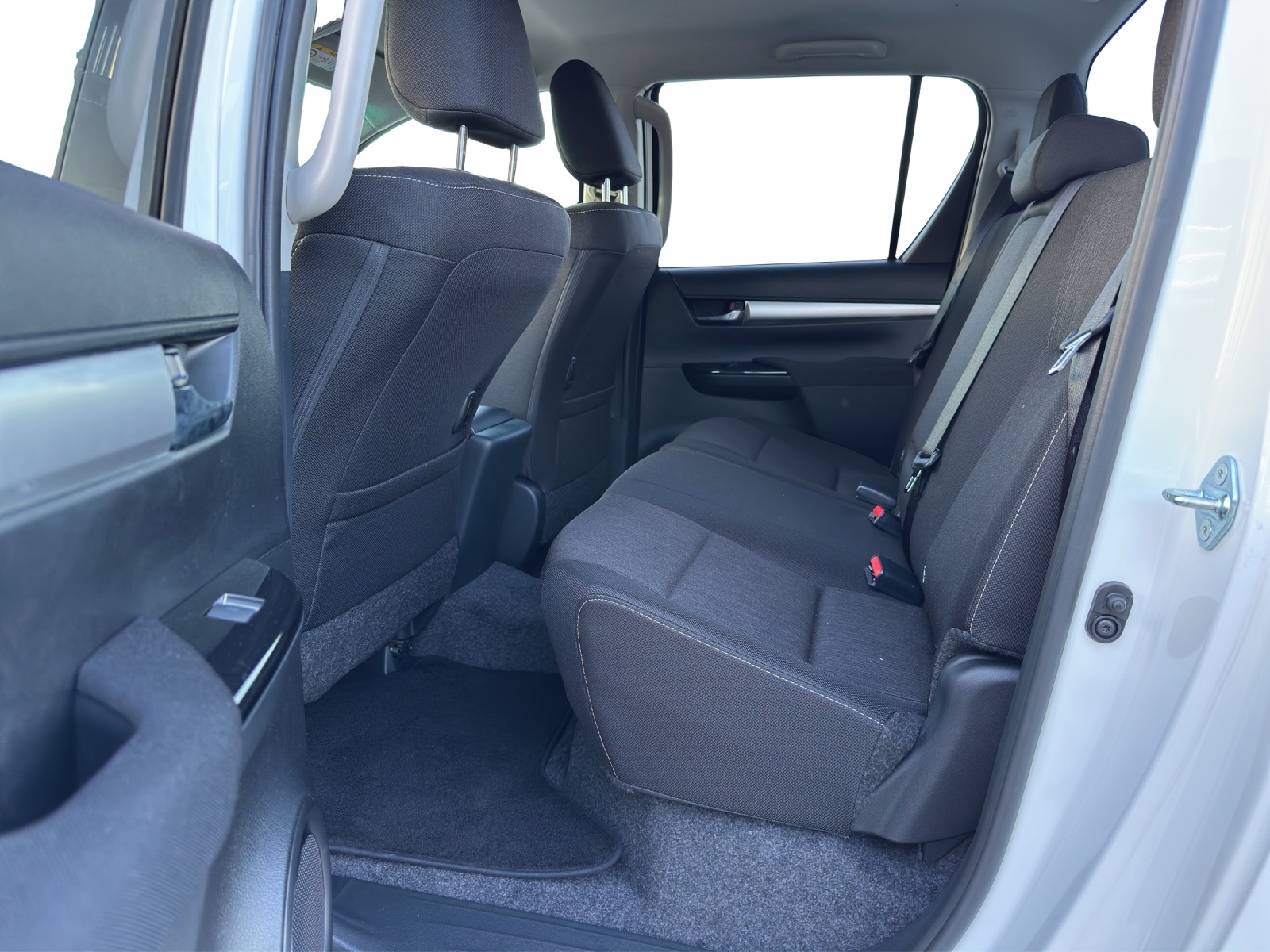 TOYOTA Hilux Double Cab.-Pick-up 2.8 D-4D 204 Style-image-5