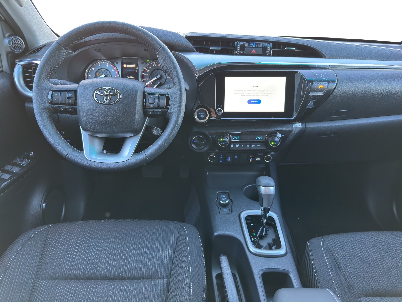 TOYOTA Hilux Double Cab.-Pick-up 2.8 D-4D 204 Style-image-4
