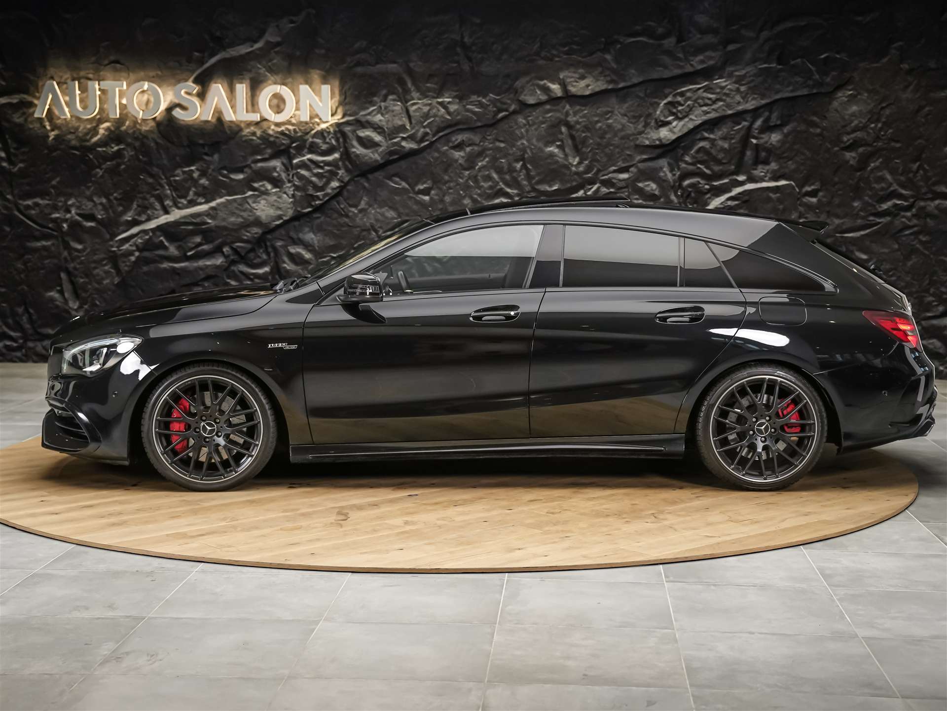 MERCEDES-BENZ CLA Shooting Brake 45 AMG 4Matic Speedshift *Facelift*Panorama*Sitzheizung*-image-2