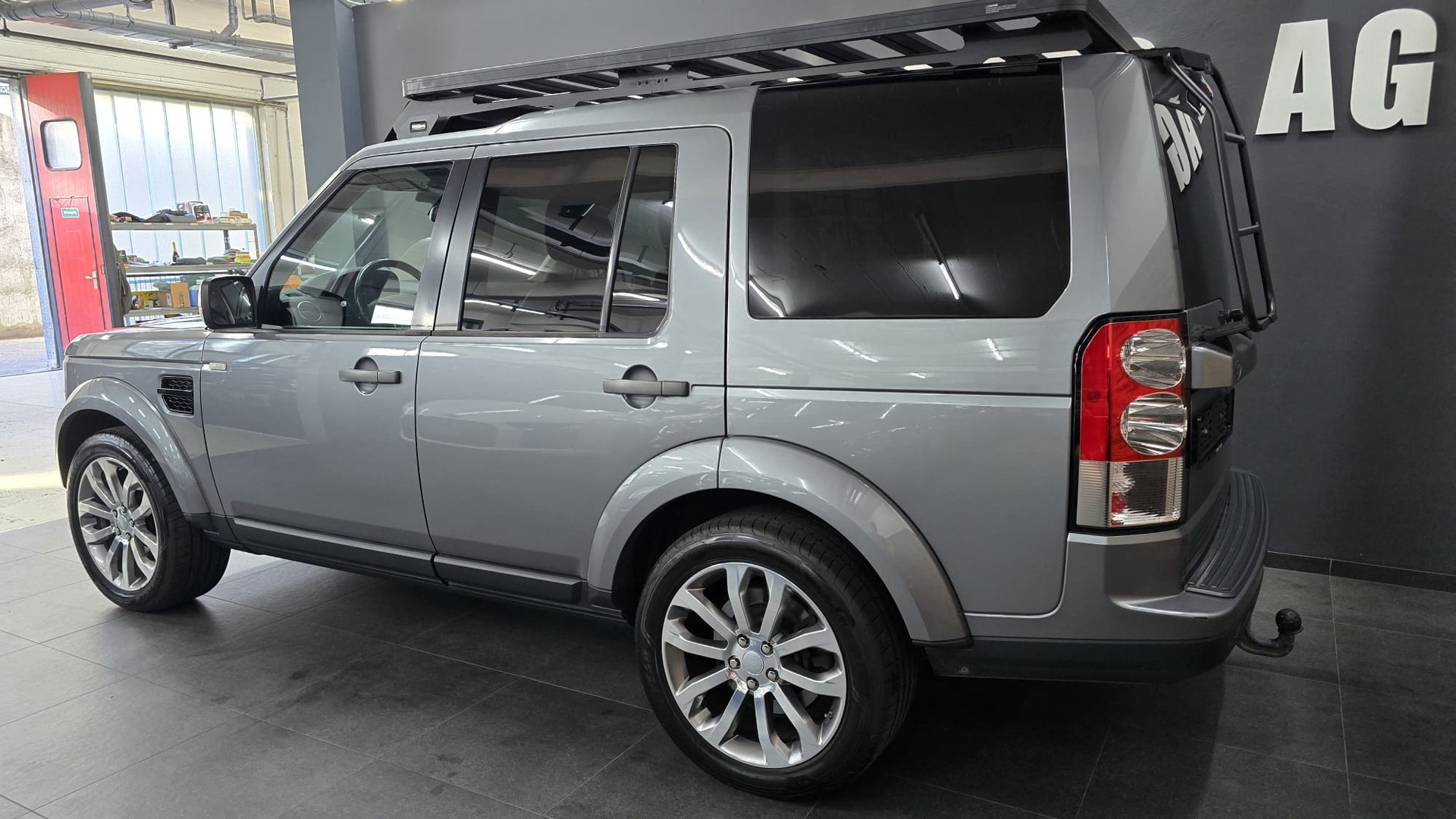 LAND ROVER Discovery 3.0 SDV6 HSE Automatic-image-3