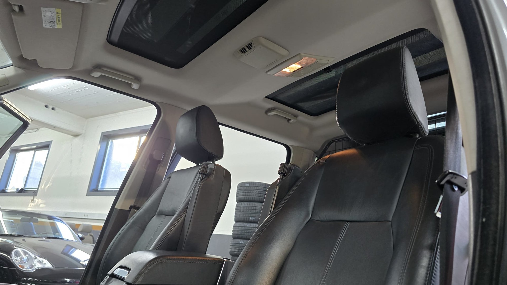 LAND ROVER Discovery 3.0 SDV6 HSE Automatic-image-15