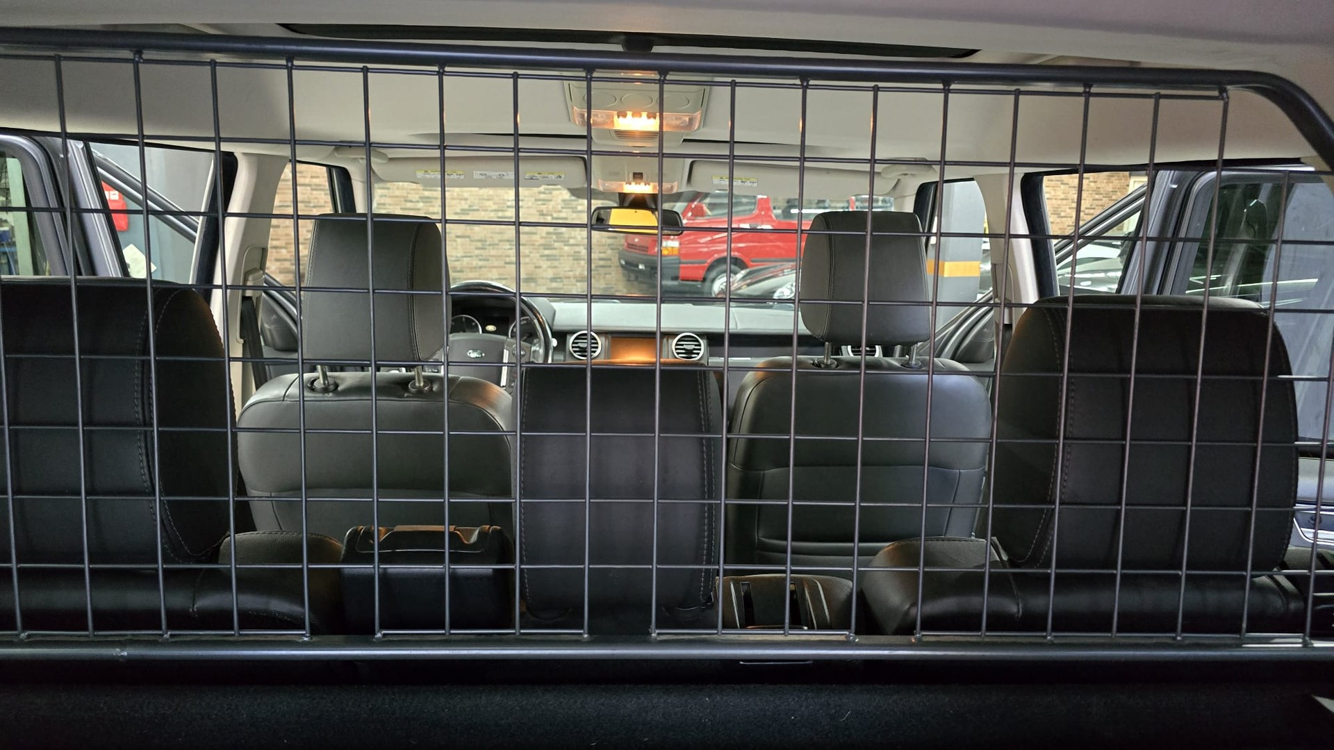 LAND ROVER Discovery 3.0 SDV6 HSE Automatic-image-21