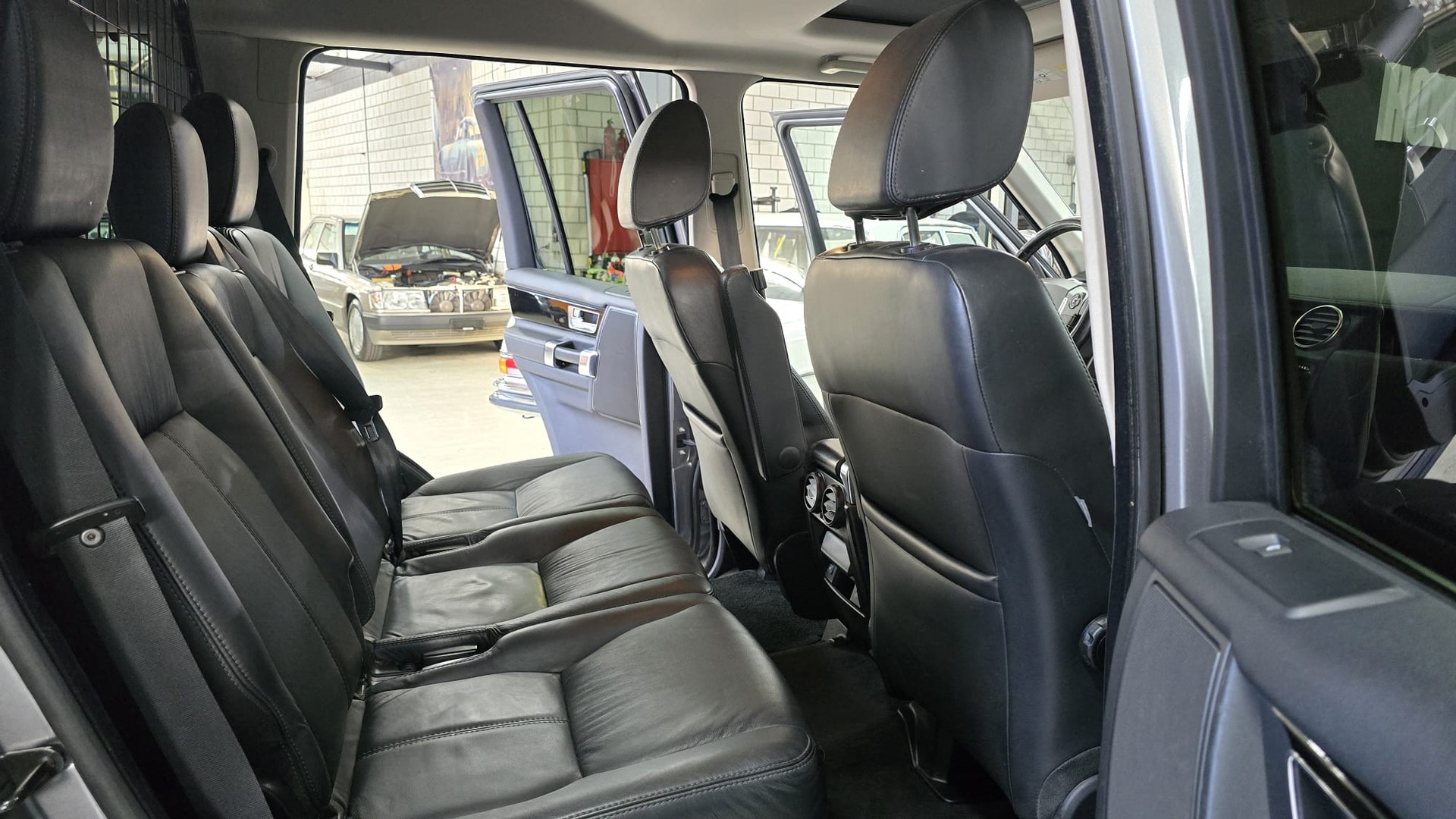 LAND ROVER Discovery 3.0 SDV6 HSE Automatic-image-20