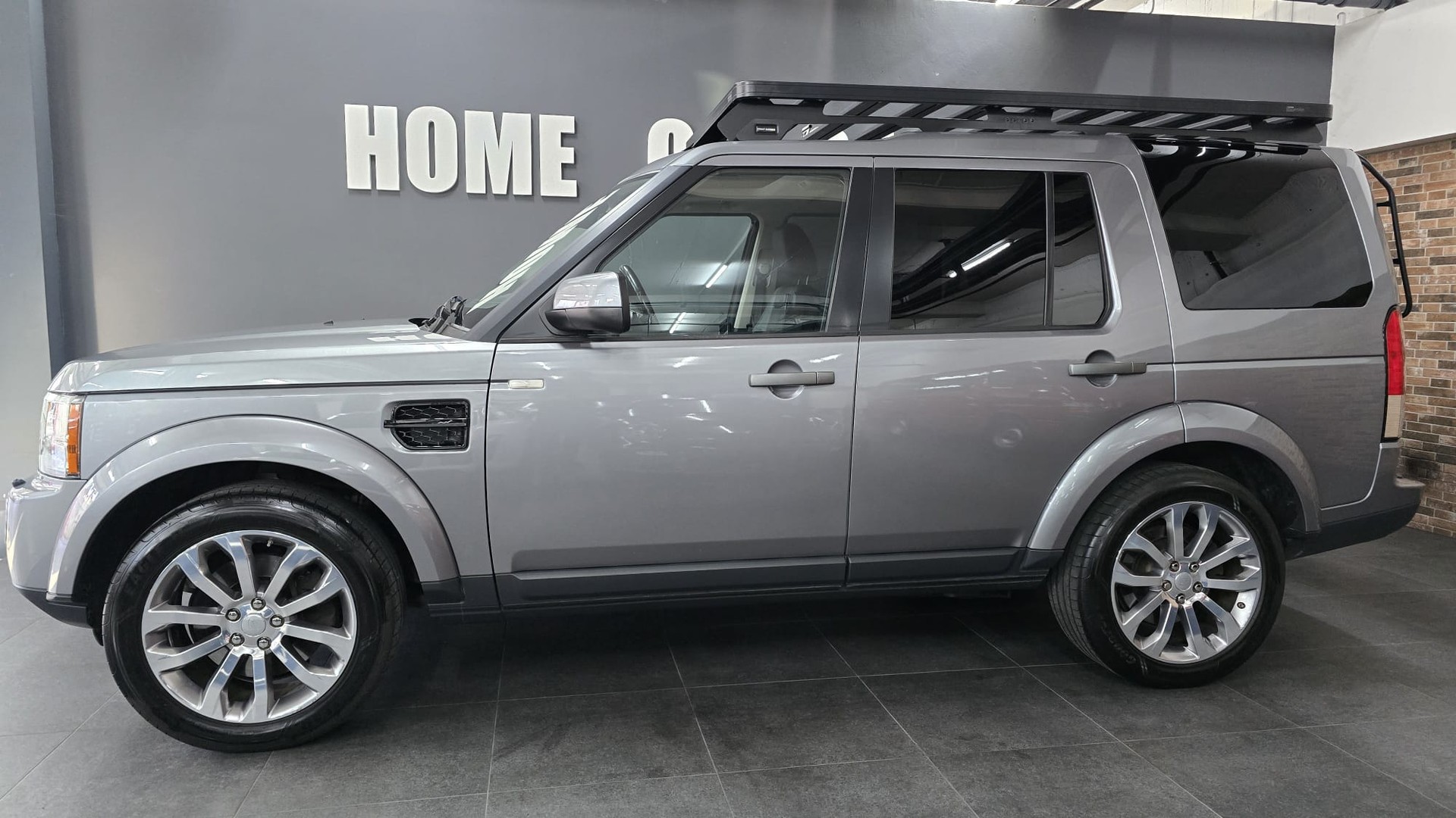LAND ROVER Discovery 3.0 SDV6 HSE Automatic-image-2