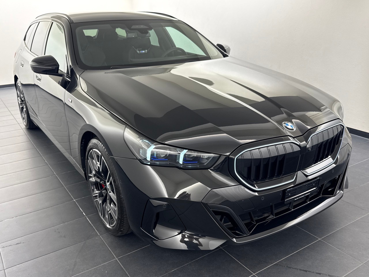 BMW 540d xDr 48V Tour M.S.Pro inkl. AHK & Standheizung-showroom-element-3